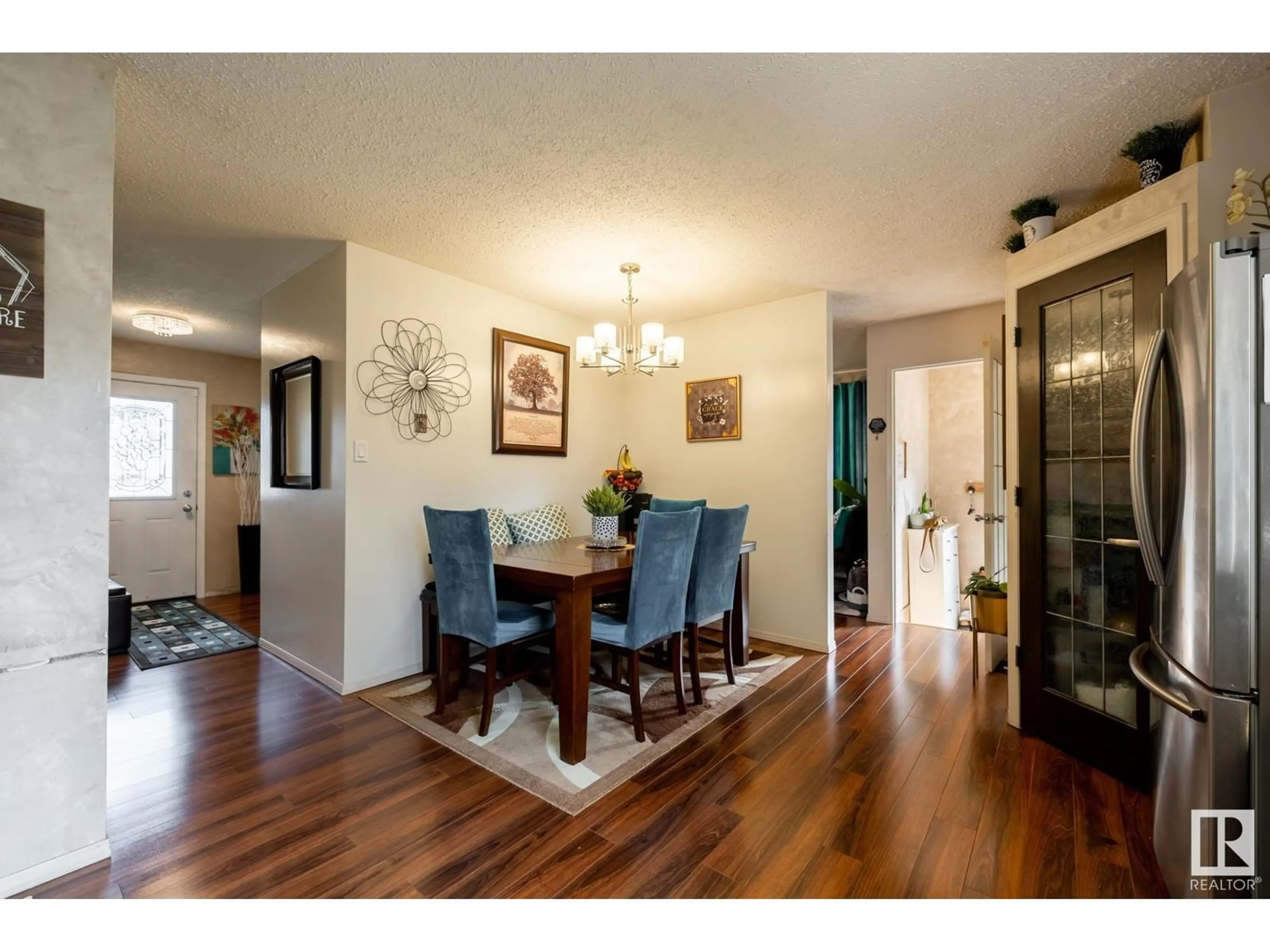 Dining room, wood floors for 331 GARDEN MEADOWS DR, Wetaskiwin Alberta T9A2X8