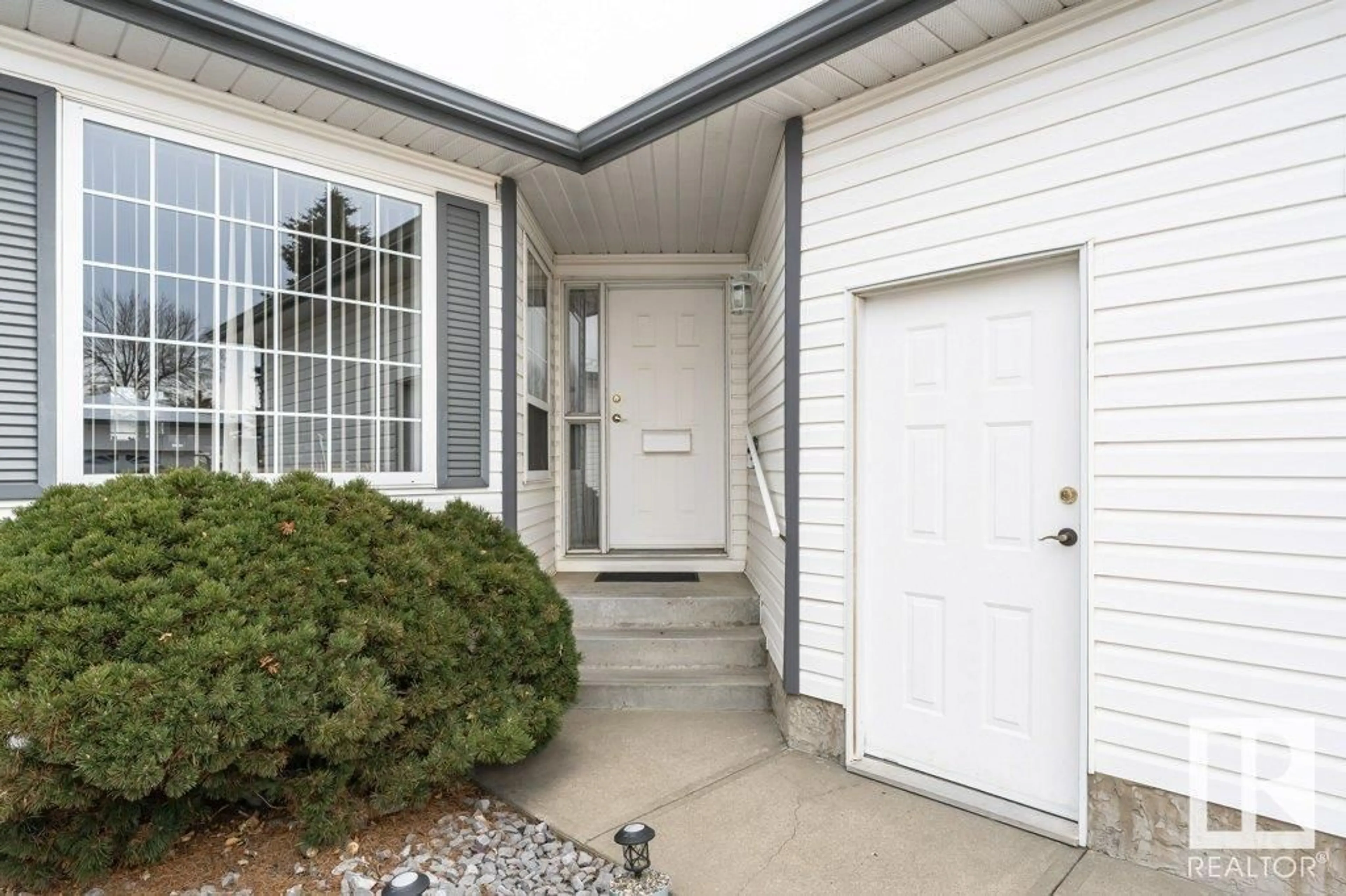 Indoor entryway for 13 CENTURY VILLAS CL, Fort Saskatchewan Alberta T8L4G7