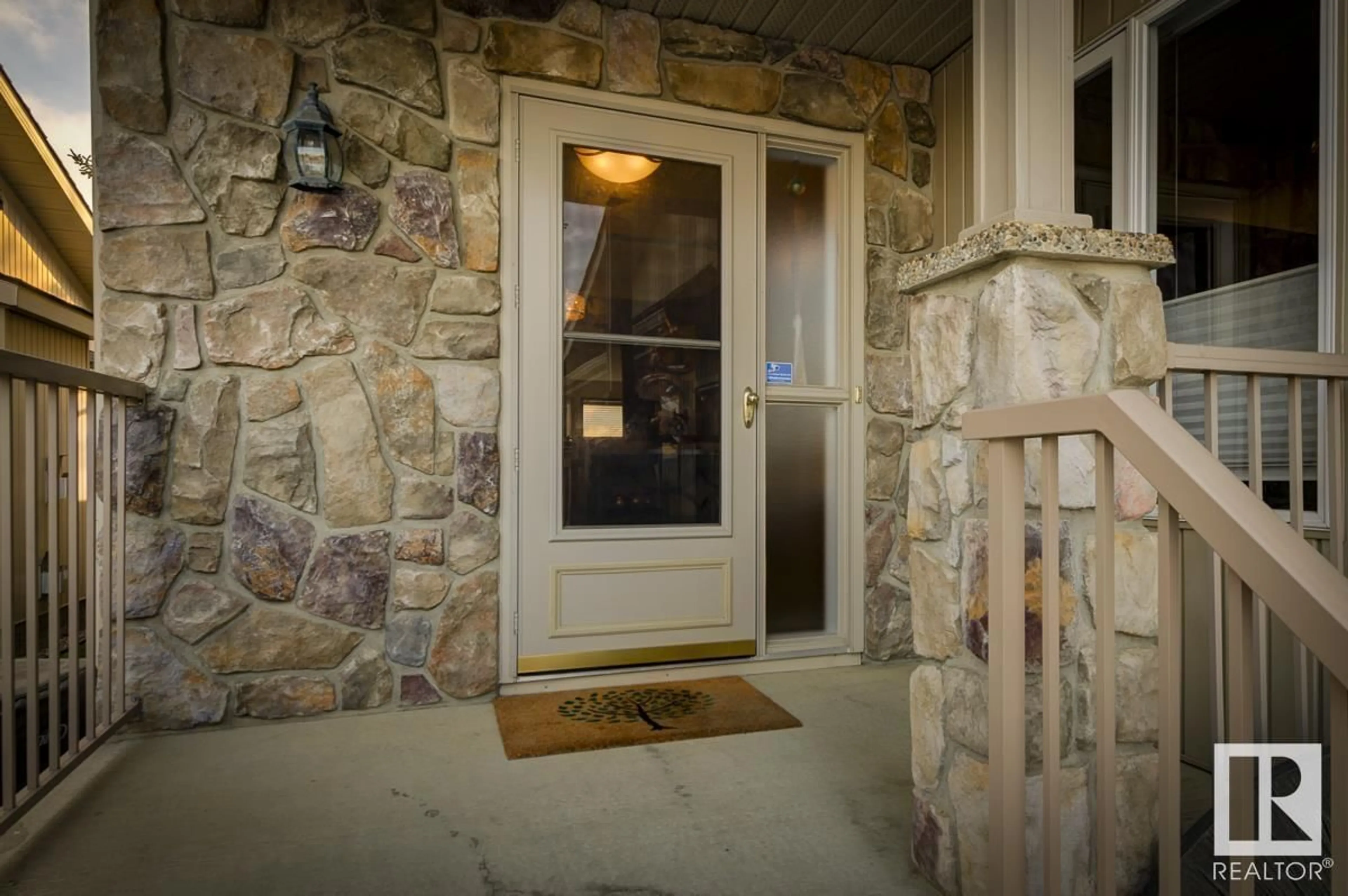 Indoor entryway, wood floors for #58 929 PICARD DR NW, Edmonton Alberta T5T6J7