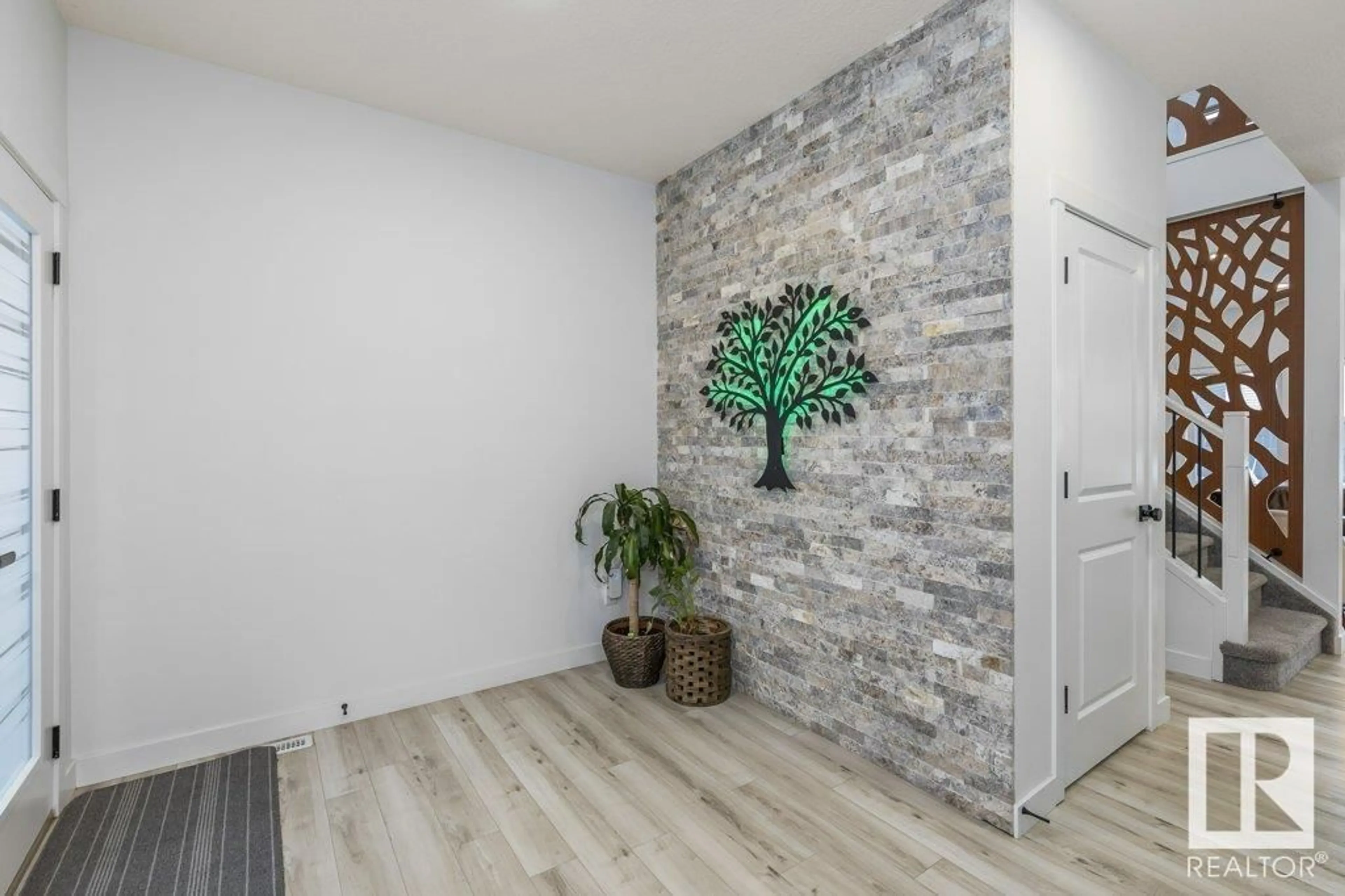 Indoor entryway, wood floors for 20714 99A AV NW, Edmonton Alberta T5T7G4