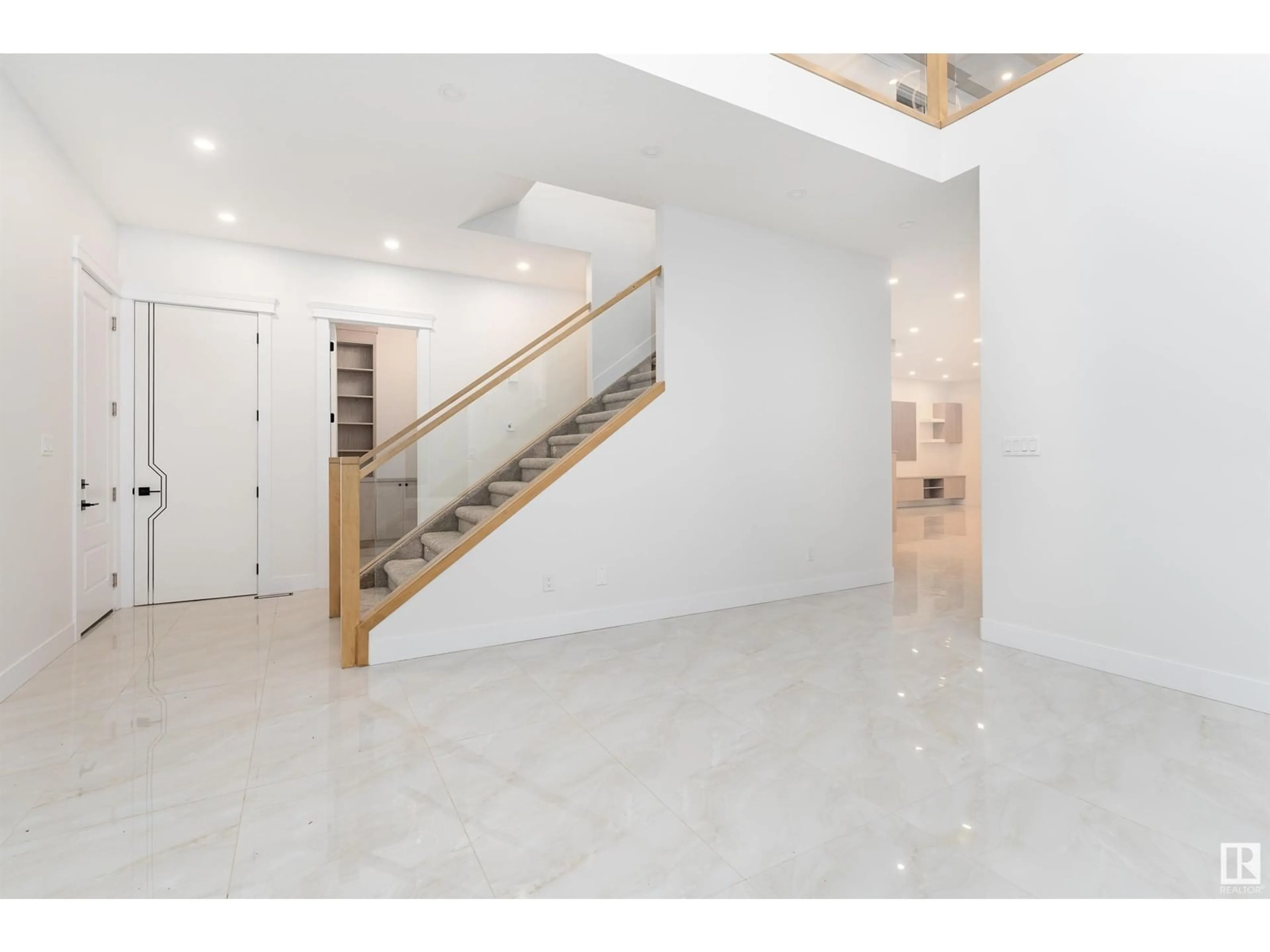 Indoor foyer, ceramic floors for 3211 3 ST NW, Edmonton Alberta T6T2V8