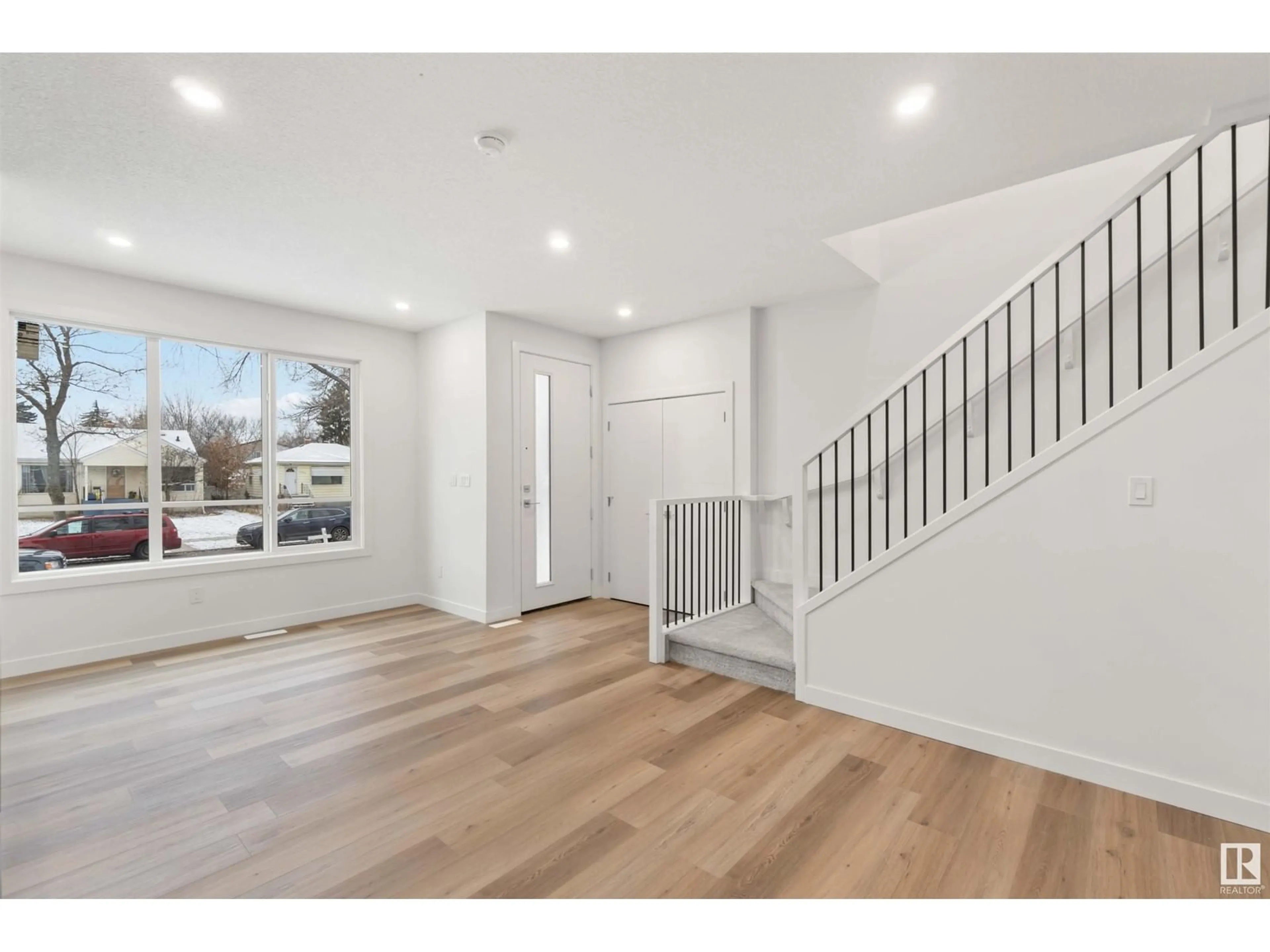 Indoor entryway, wood floors for 11331 103 ST NW, Edmonton Alberta T5G2H8