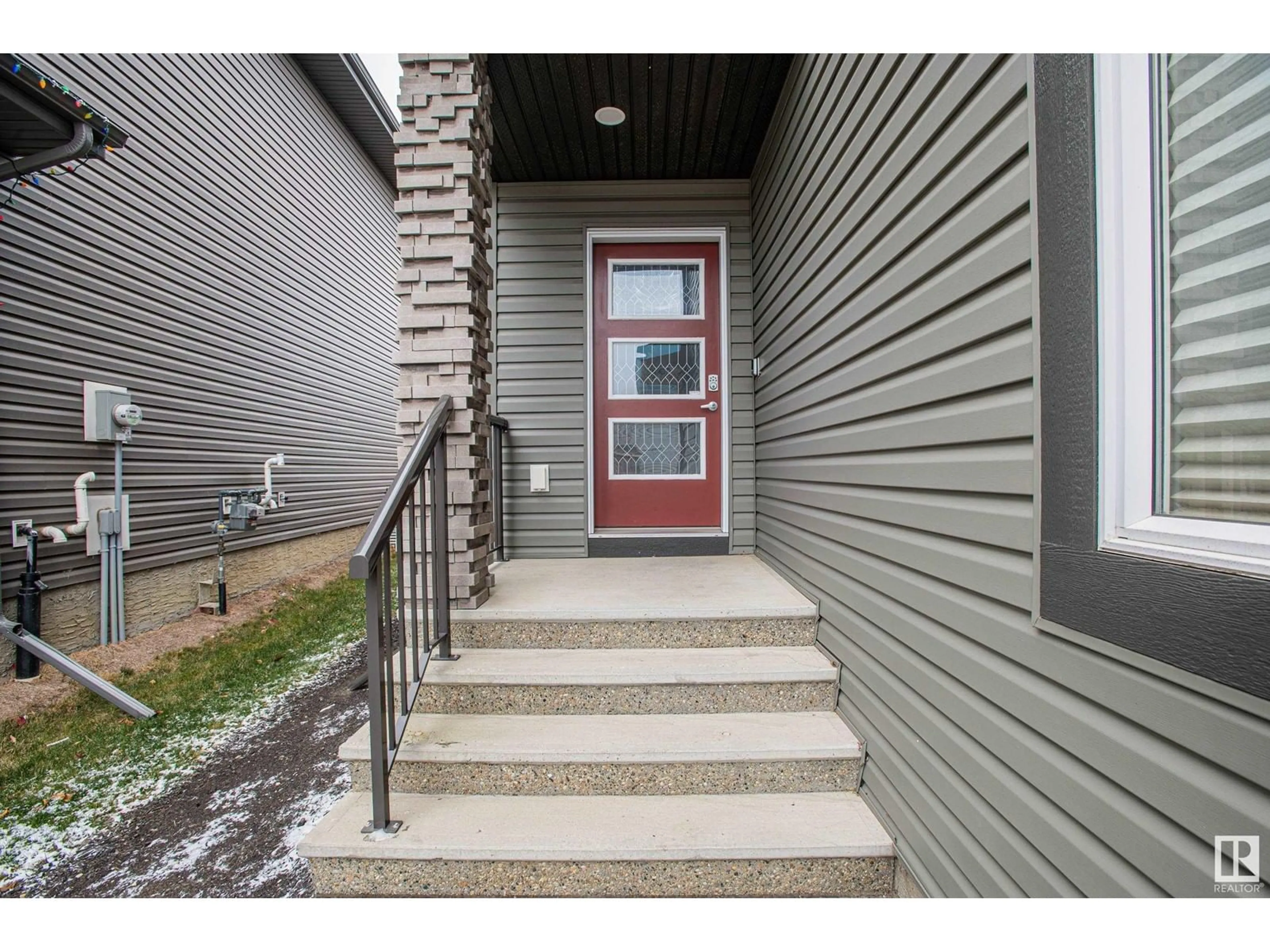 Indoor entryway, wood floors for 4 ELWYCK GA, Spruce Grove Alberta T7X0Z2