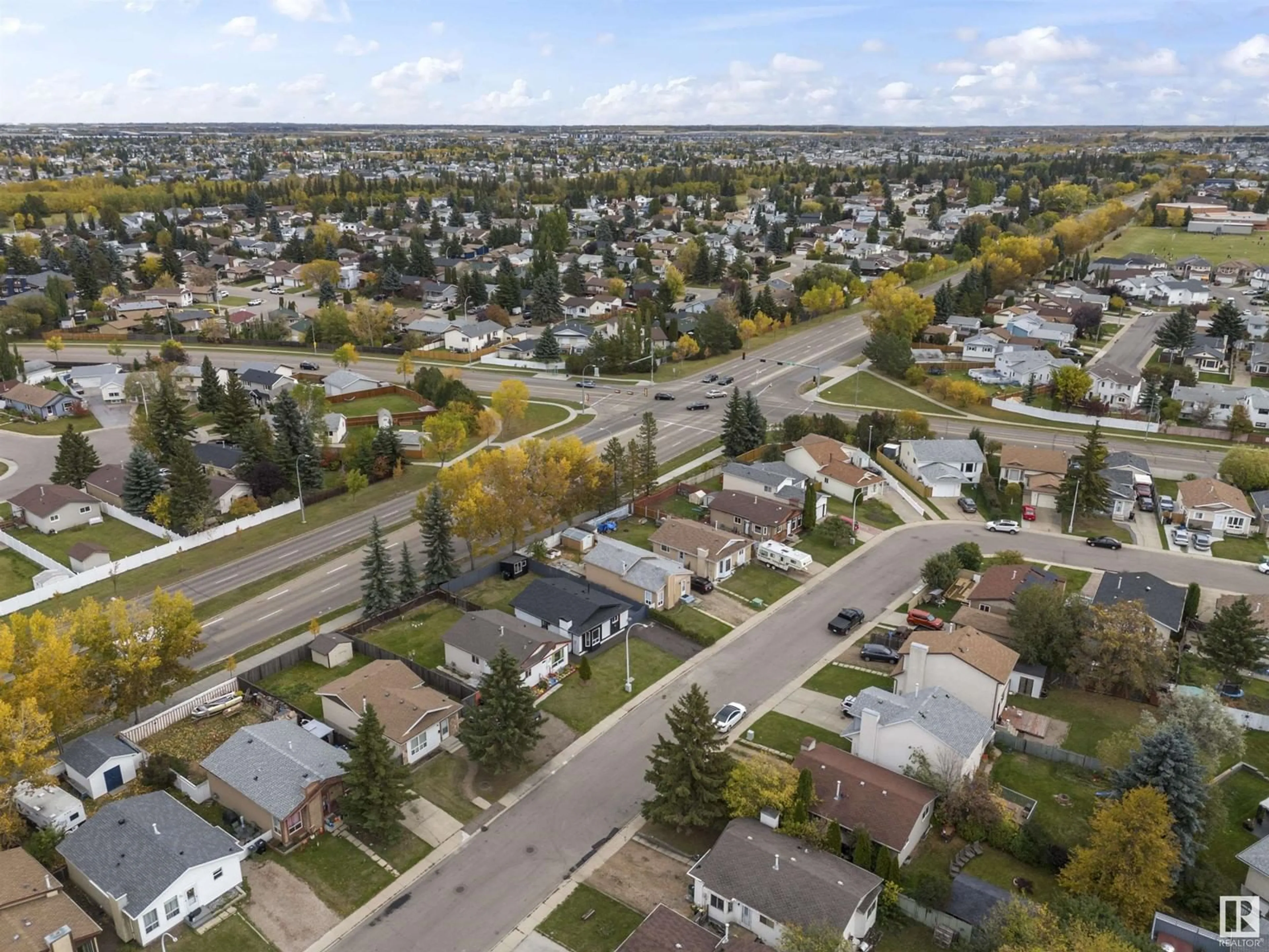 Frontside or backside of a home, the street view for 4424 33A AV NW, Edmonton Alberta T6L4X3