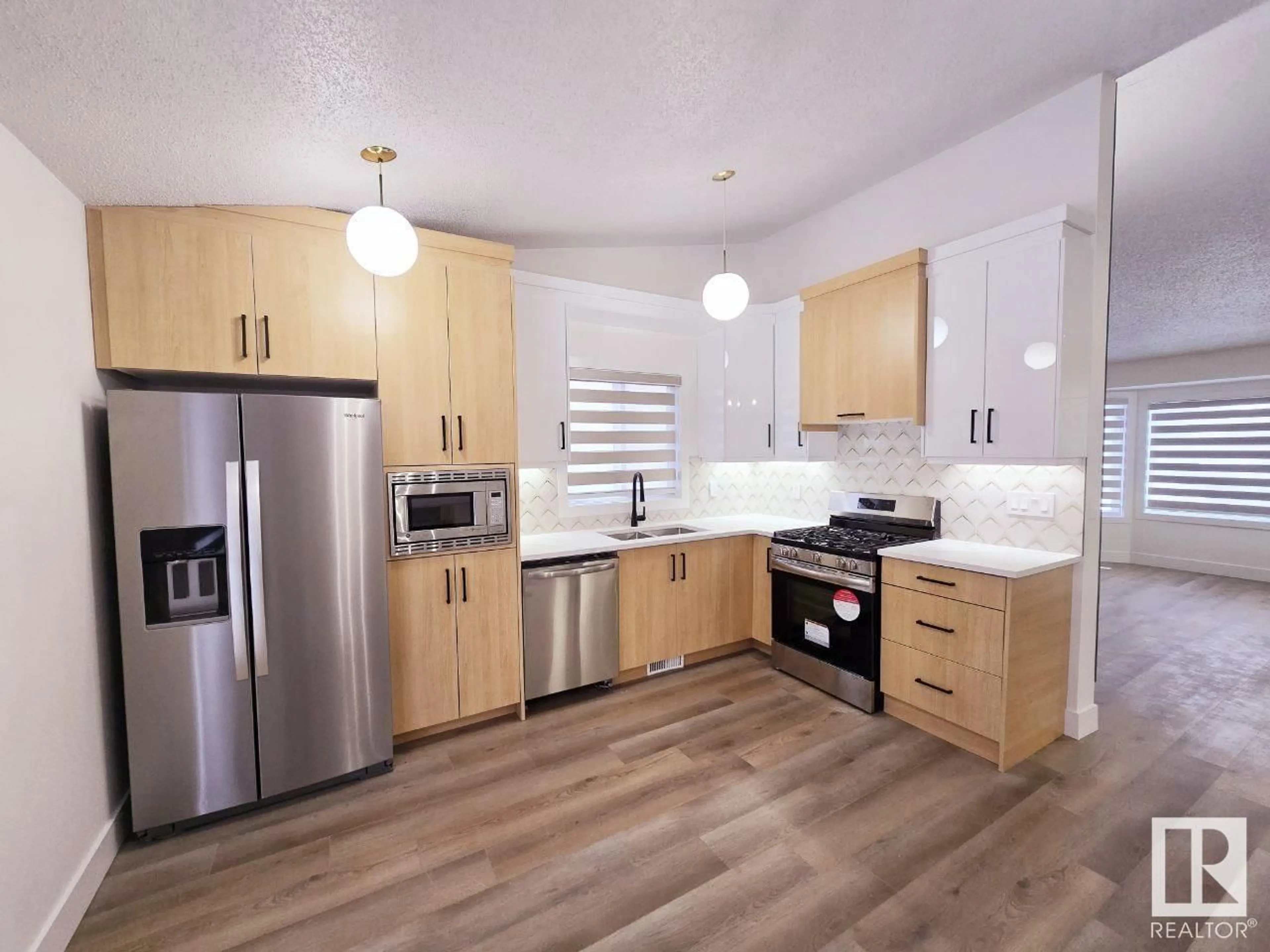 Standard kitchen, wood floors for 1135 49A ST NW, Edmonton Alberta T6L4C5