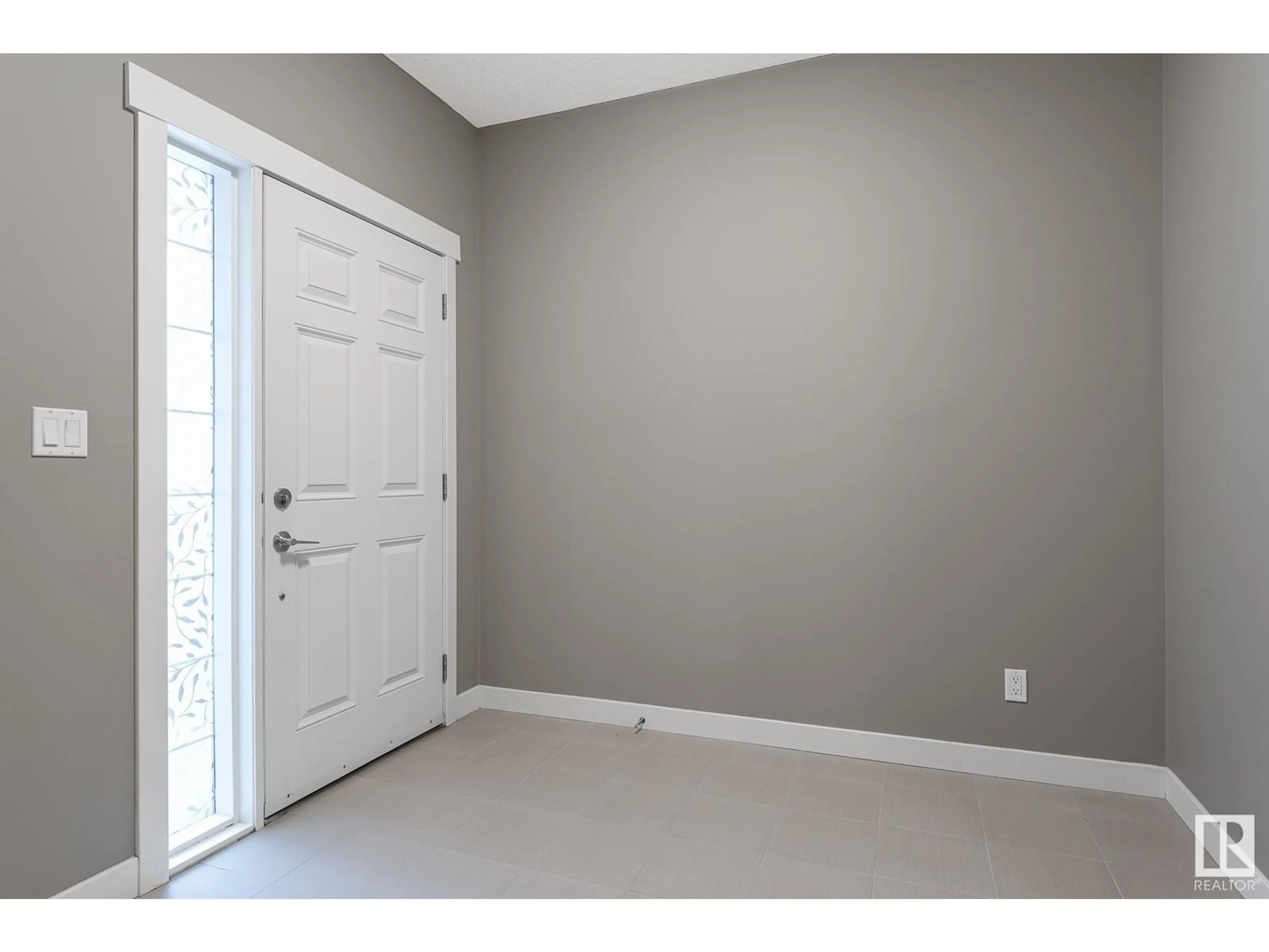 Indoor entryway, cement floor for 21932 97 AV NW, Edmonton Alberta T5T4H6