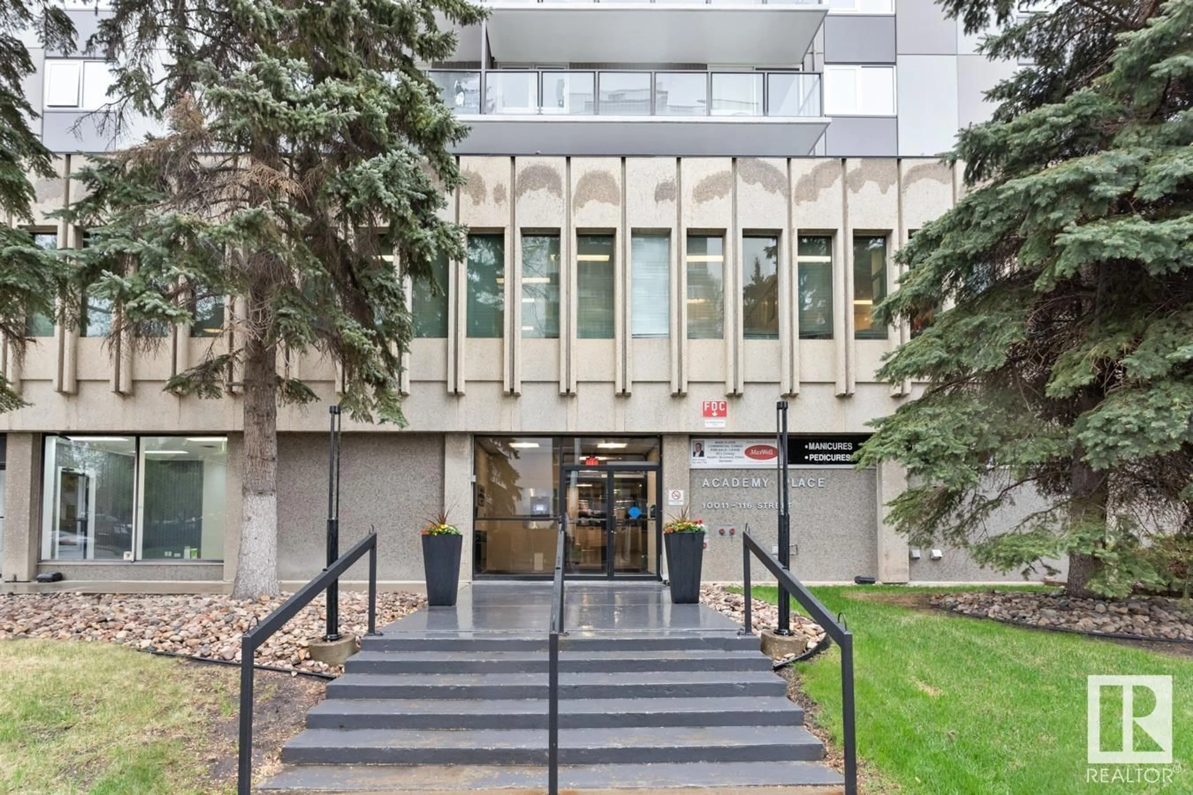 A pic from exterior of the house or condo, the front or back of building for #902 10011 116 ST NW, Edmonton Alberta T5K1V4