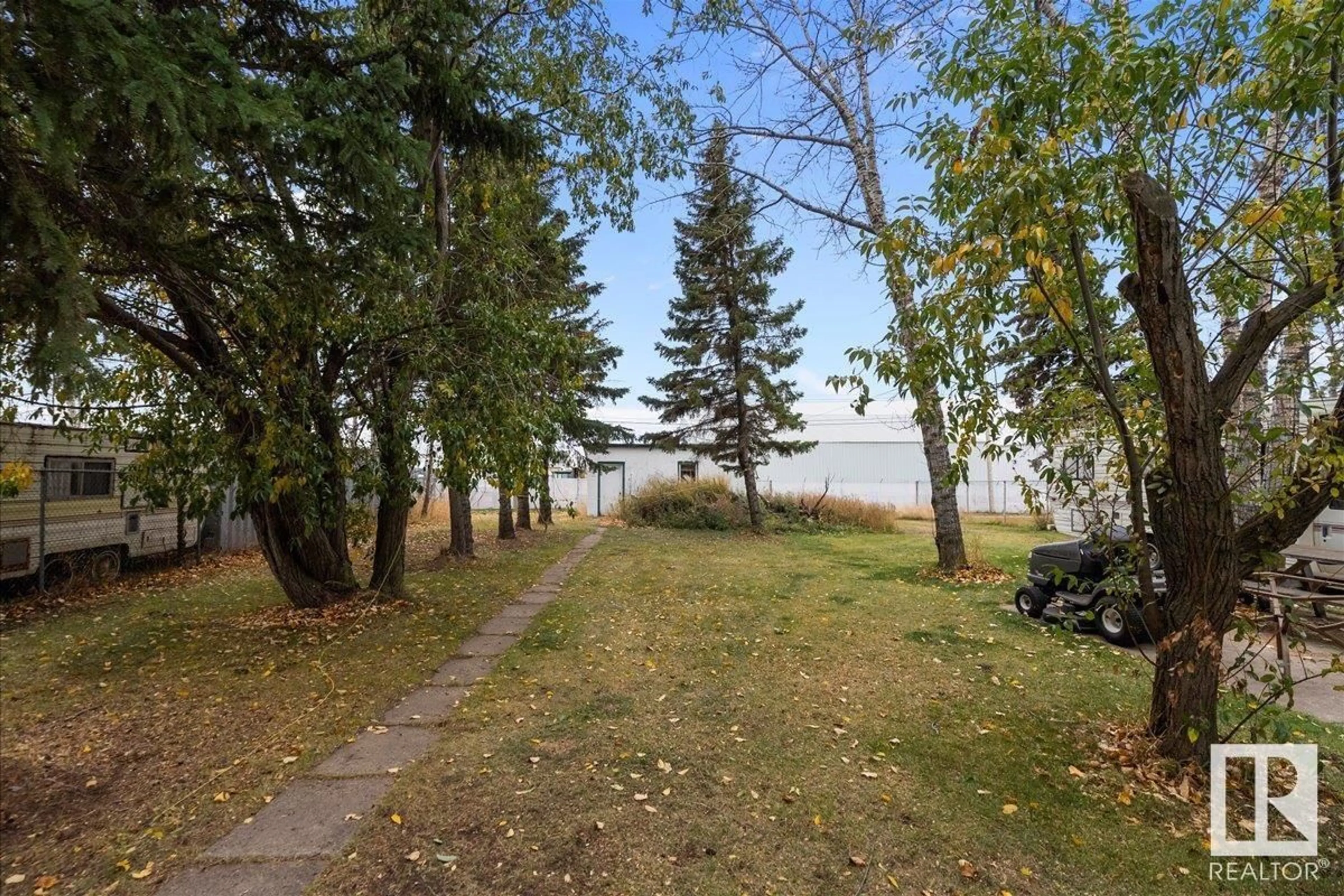 Patio, cottage for 5123 52 AV, Tofield Alberta T0B4J0