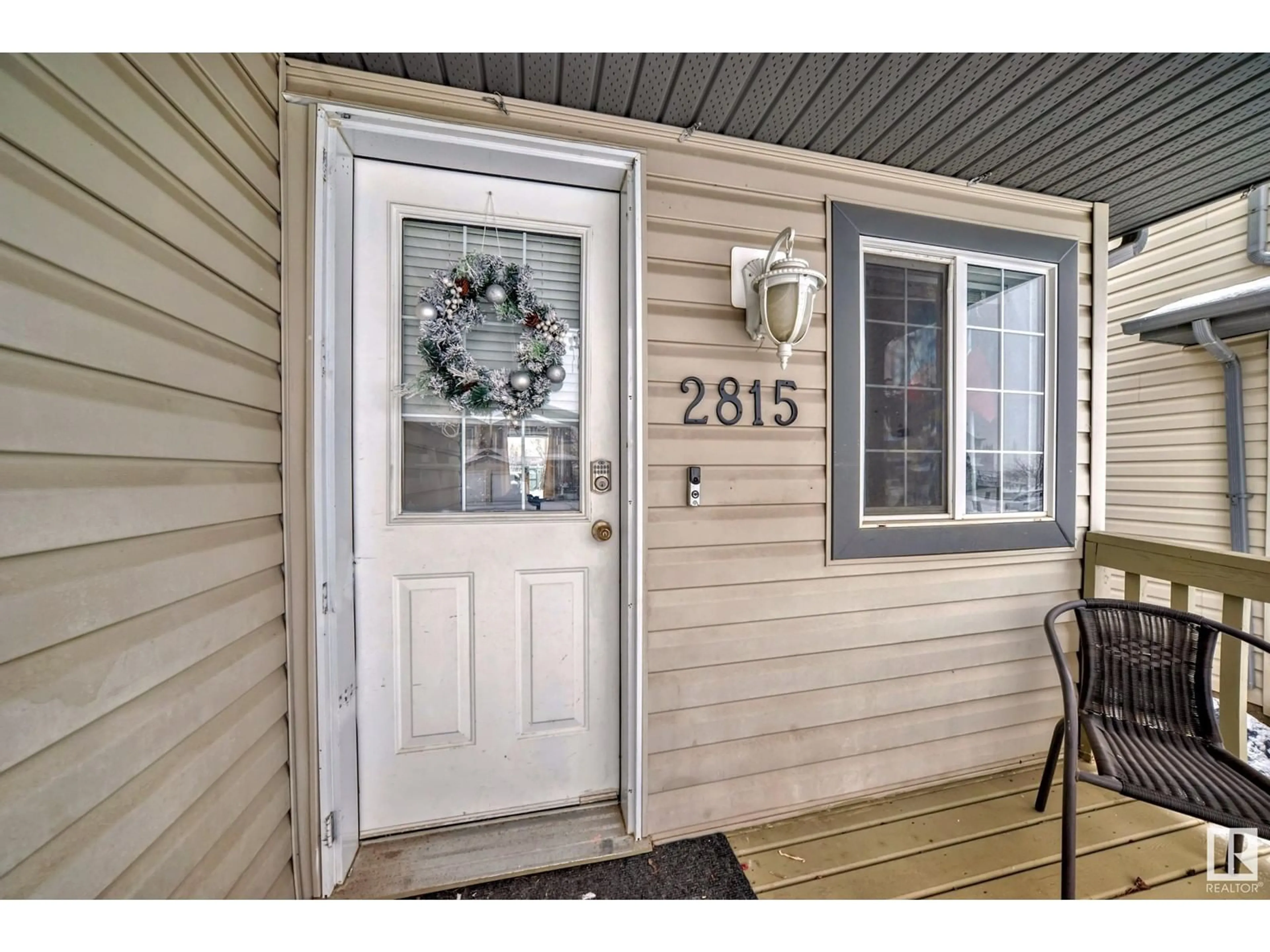 Indoor entryway for 2815 30 ST NW NW, Edmonton Alberta T6T1V2