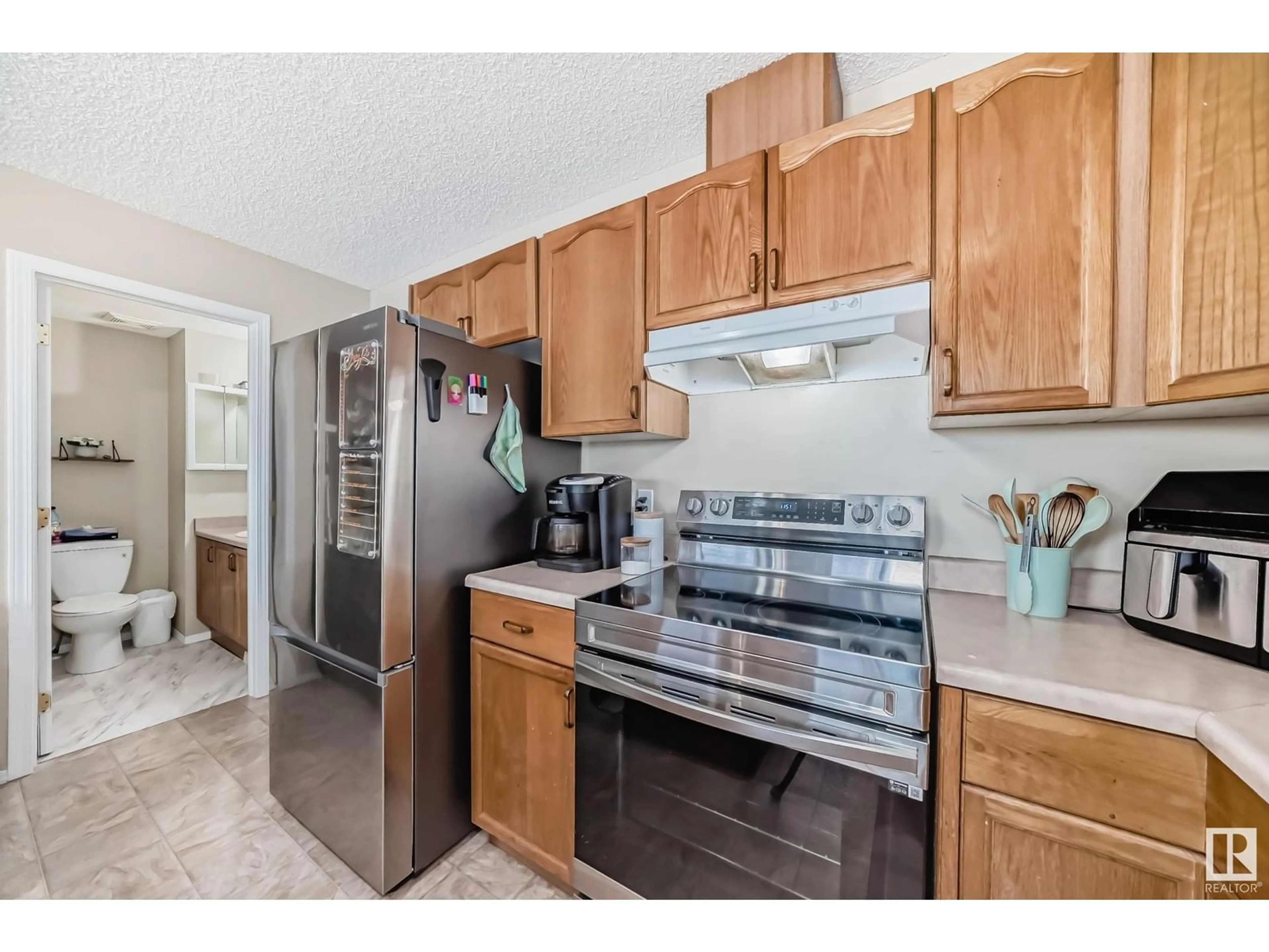 Standard kitchen, wood floors, cottage for 2815 30 ST NW NW, Edmonton Alberta T6T1V2