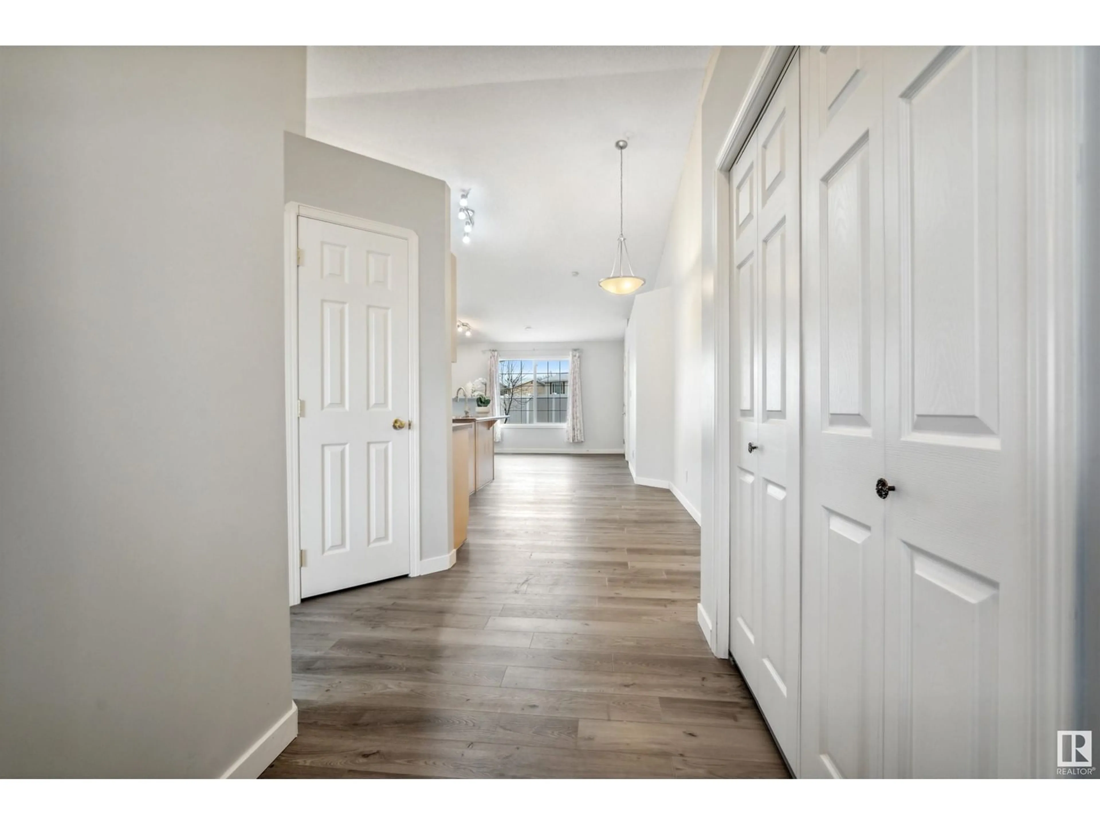 Indoor entryway, wood floors for #12 4527 55 AV, Tofield Alberta T0B4J0