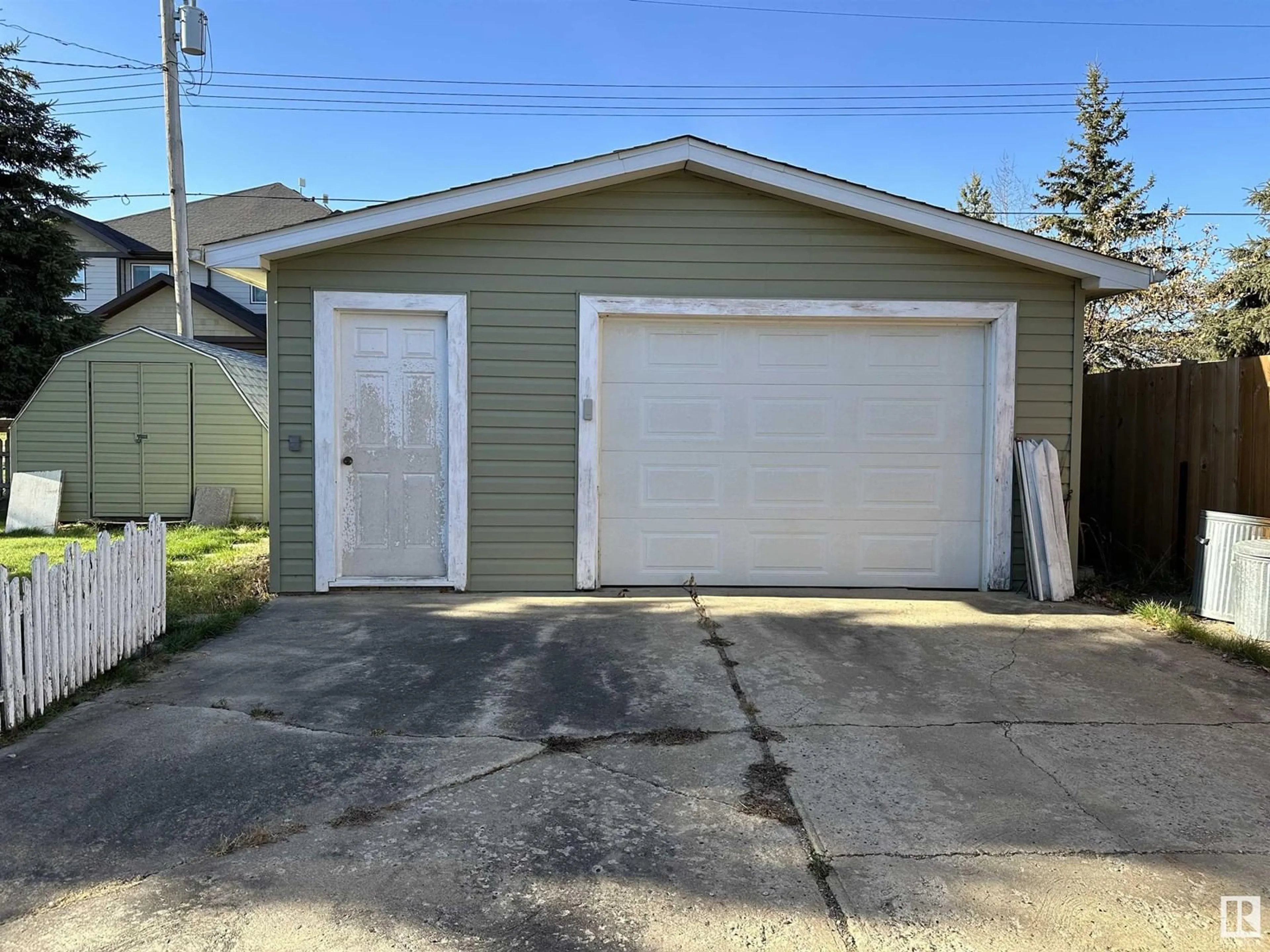 Indoor garage, not visible floor for 5216 49 ST, Waskatenau Alberta T0A3P0