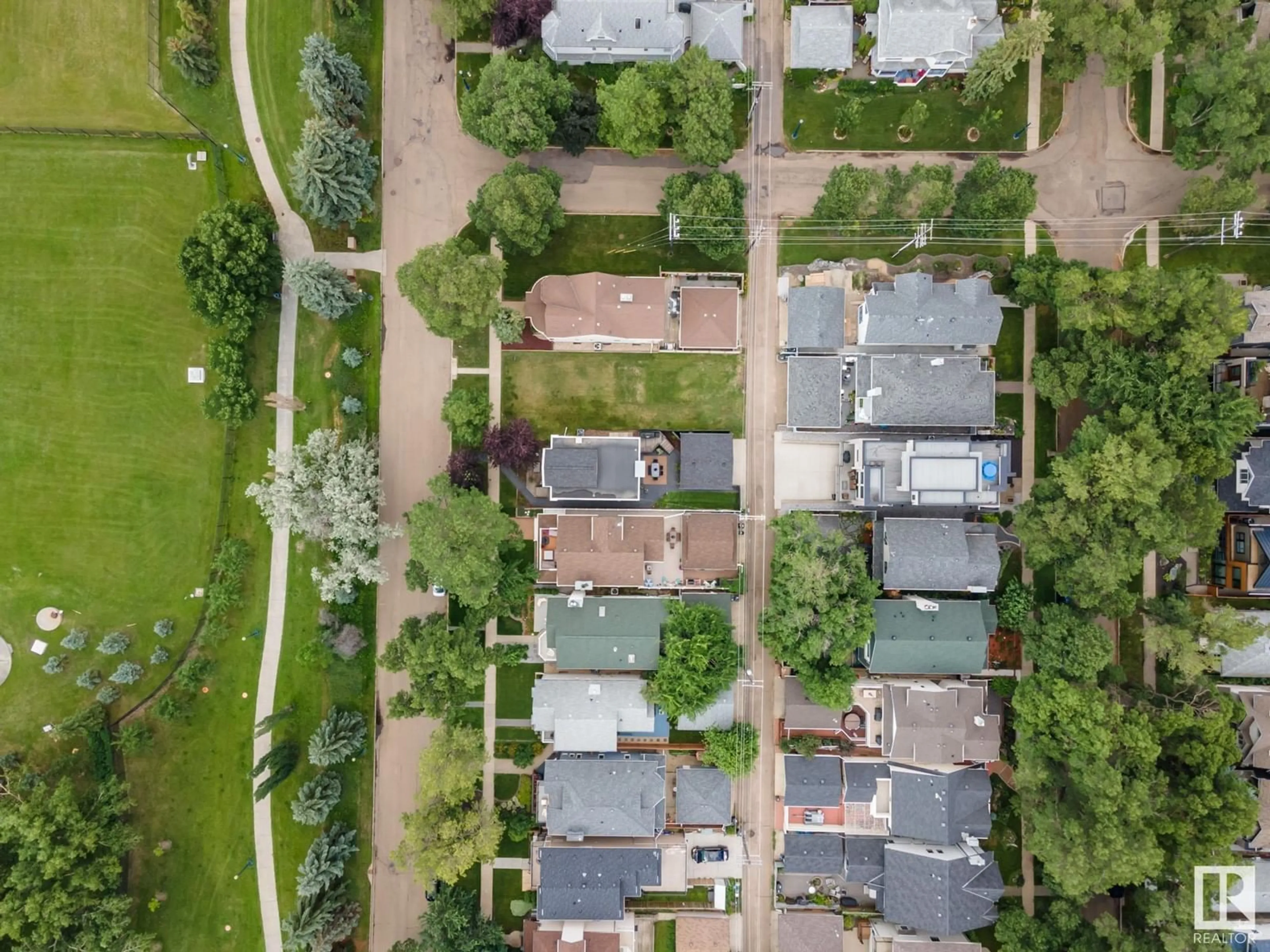 A pic from outside/outdoor area/front of a property/back of a property/a pic from drone, street for 9441 101 ST NW, Edmonton Alberta T5K0W5