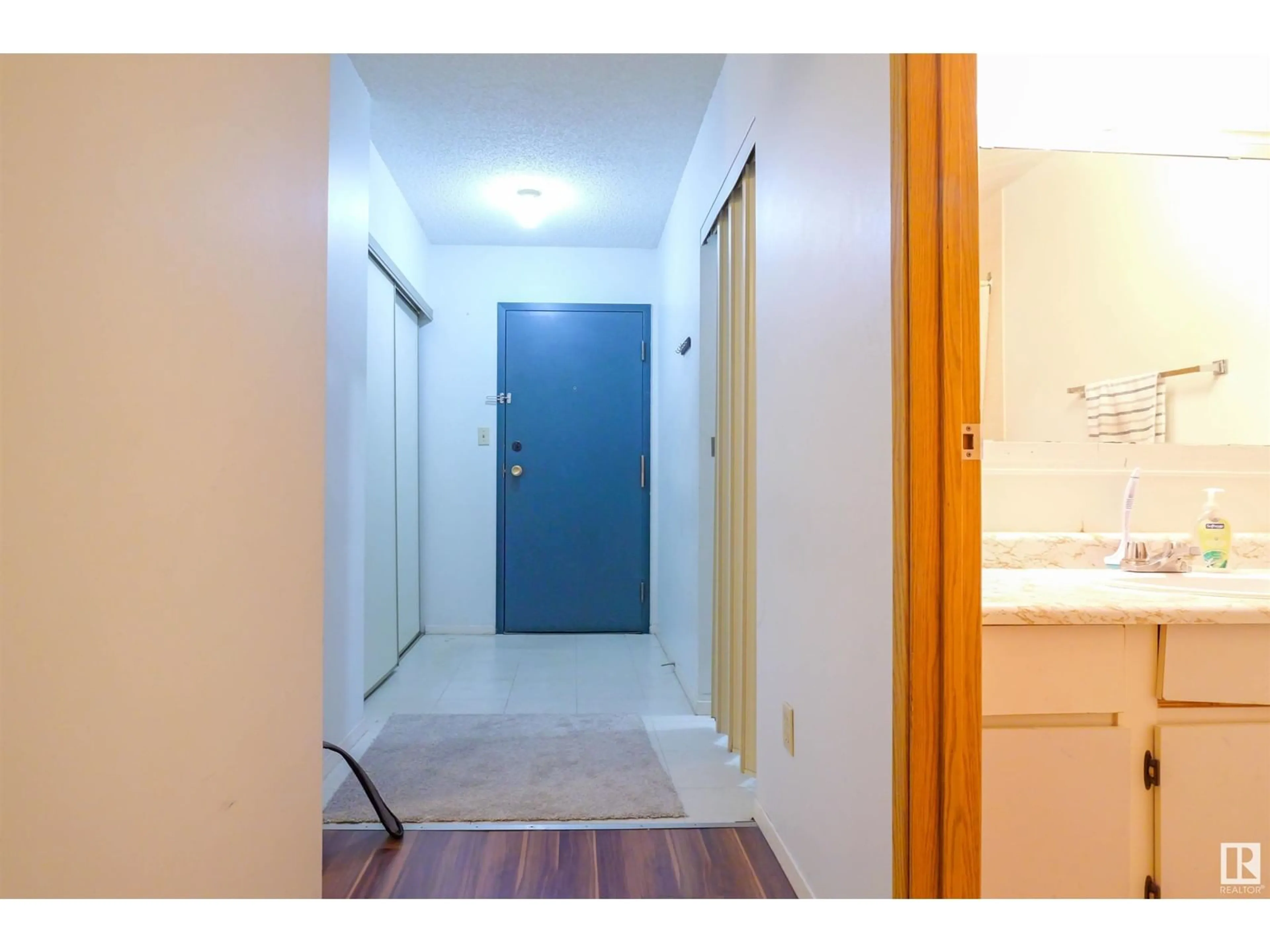 Indoor entryway, wood floors for #401 1624 48 ST NW, Edmonton Alberta T6L5P1