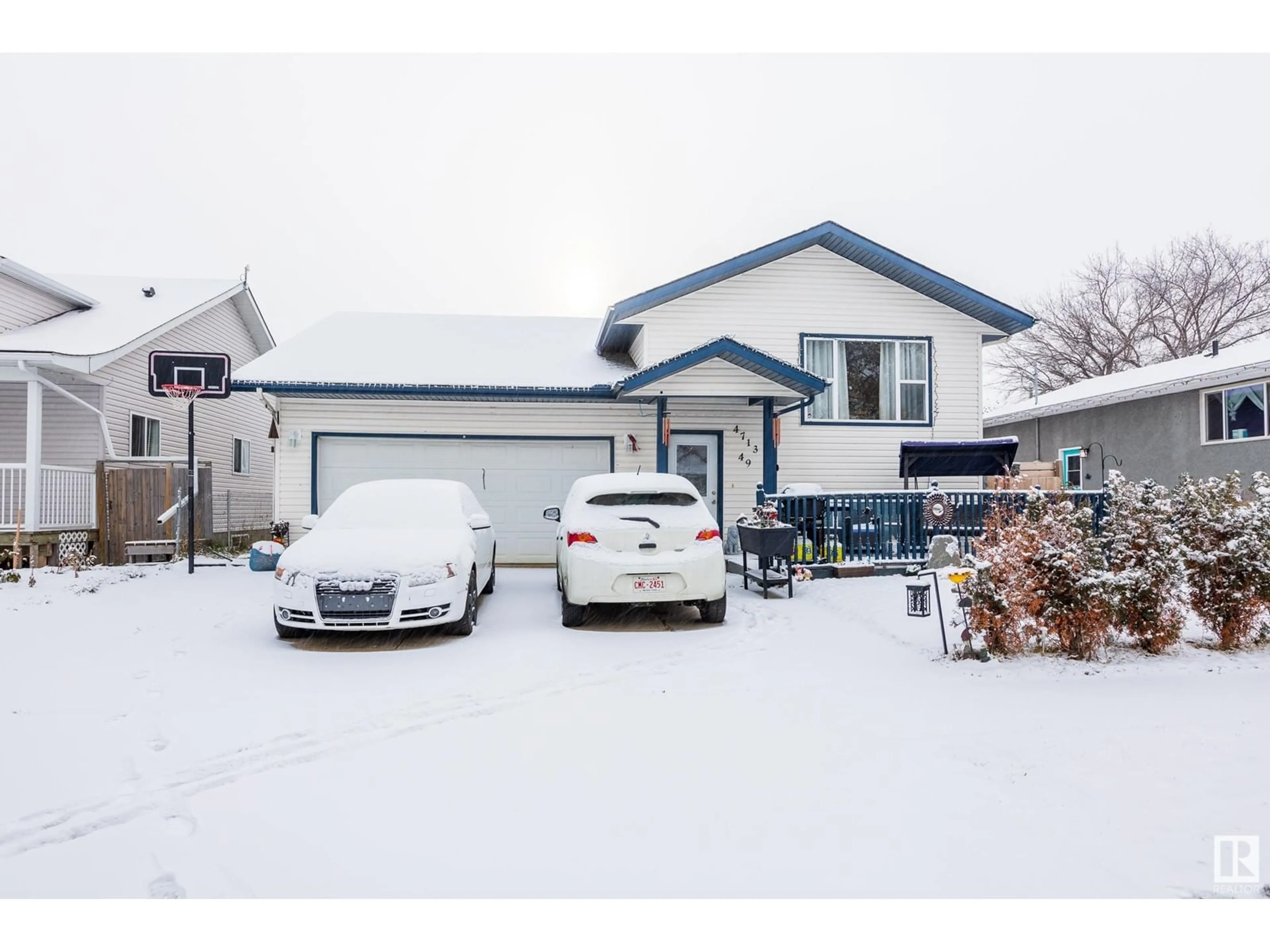 Indoor garage for 4713 49 AV, Legal Alberta T0G1L0