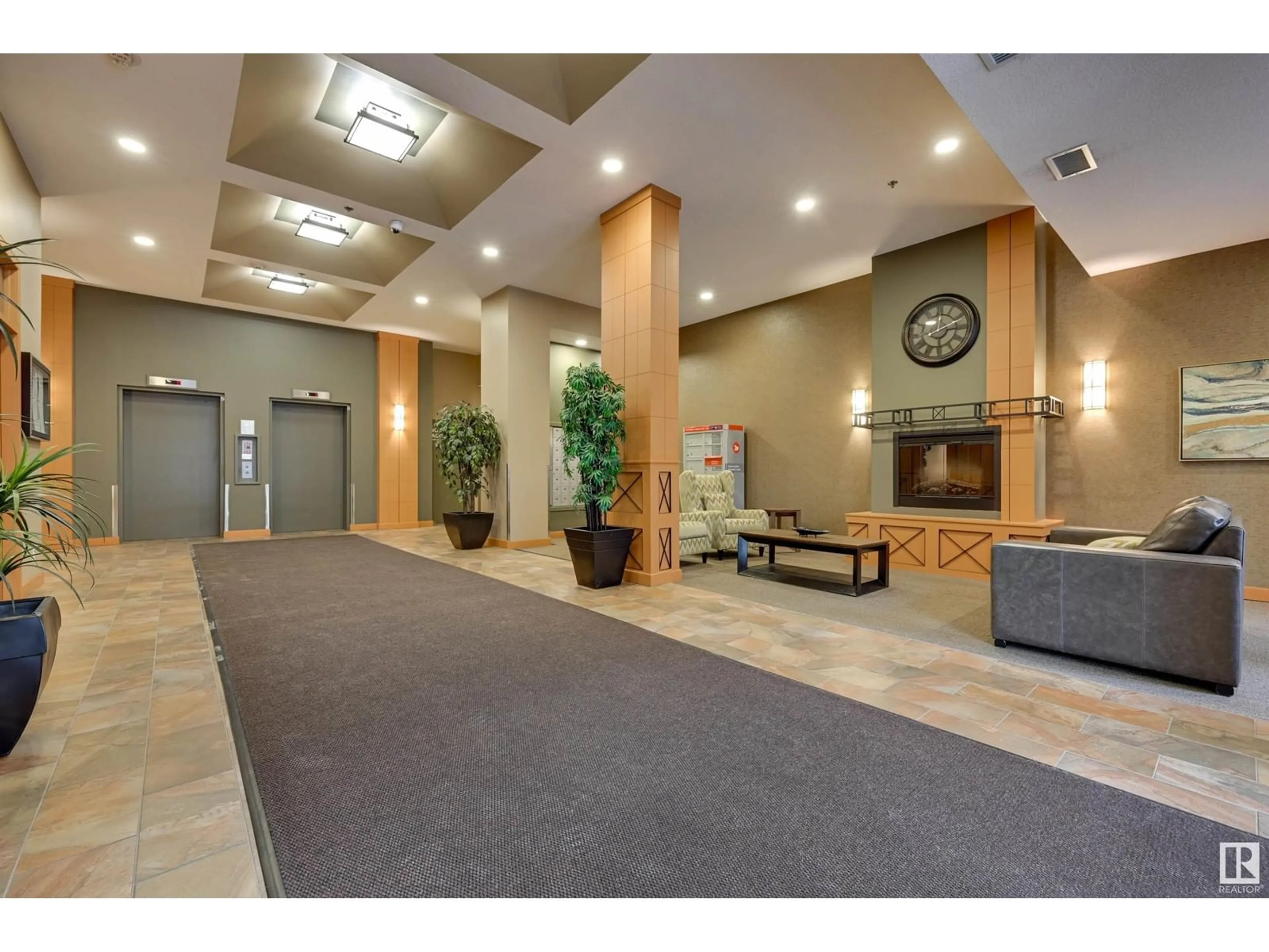 Indoor lobby, carpet floors for #201 10319 111 ST NW, Edmonton Alberta T5K0A2