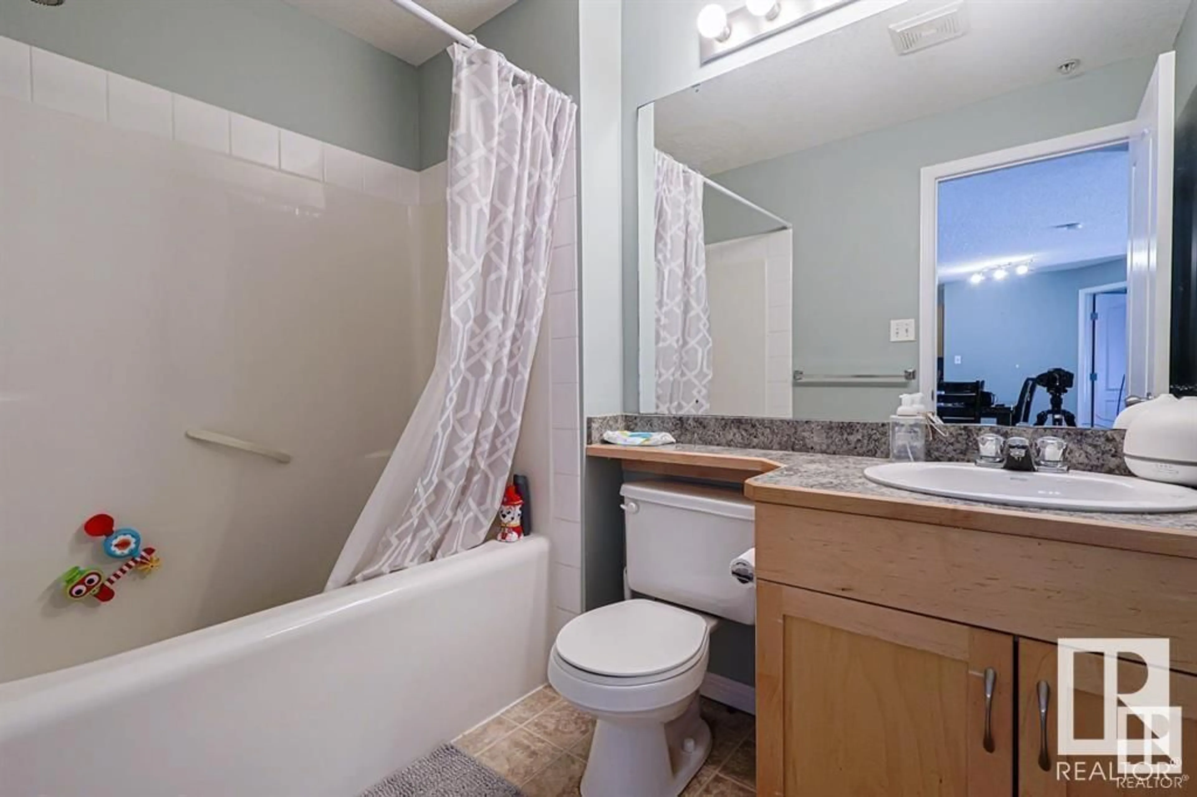 Standard bathroom, ceramic/tile floor for #328 5350 199 ST NW NW, Edmonton Alberta T6M0A4