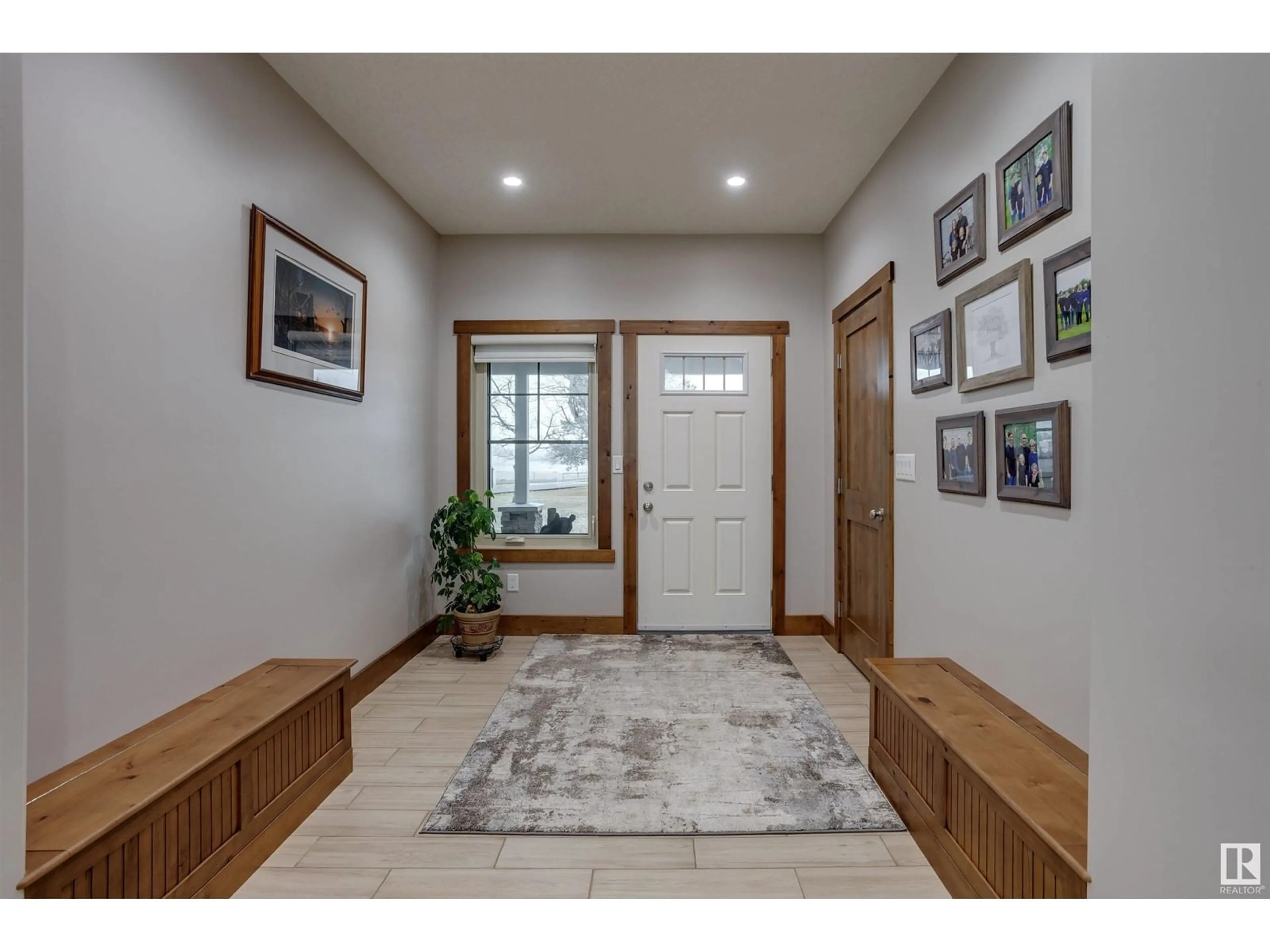 Indoor entryway, wood floors for 7126 Township Road 514, Rural Parkland County Alberta T0E0S0