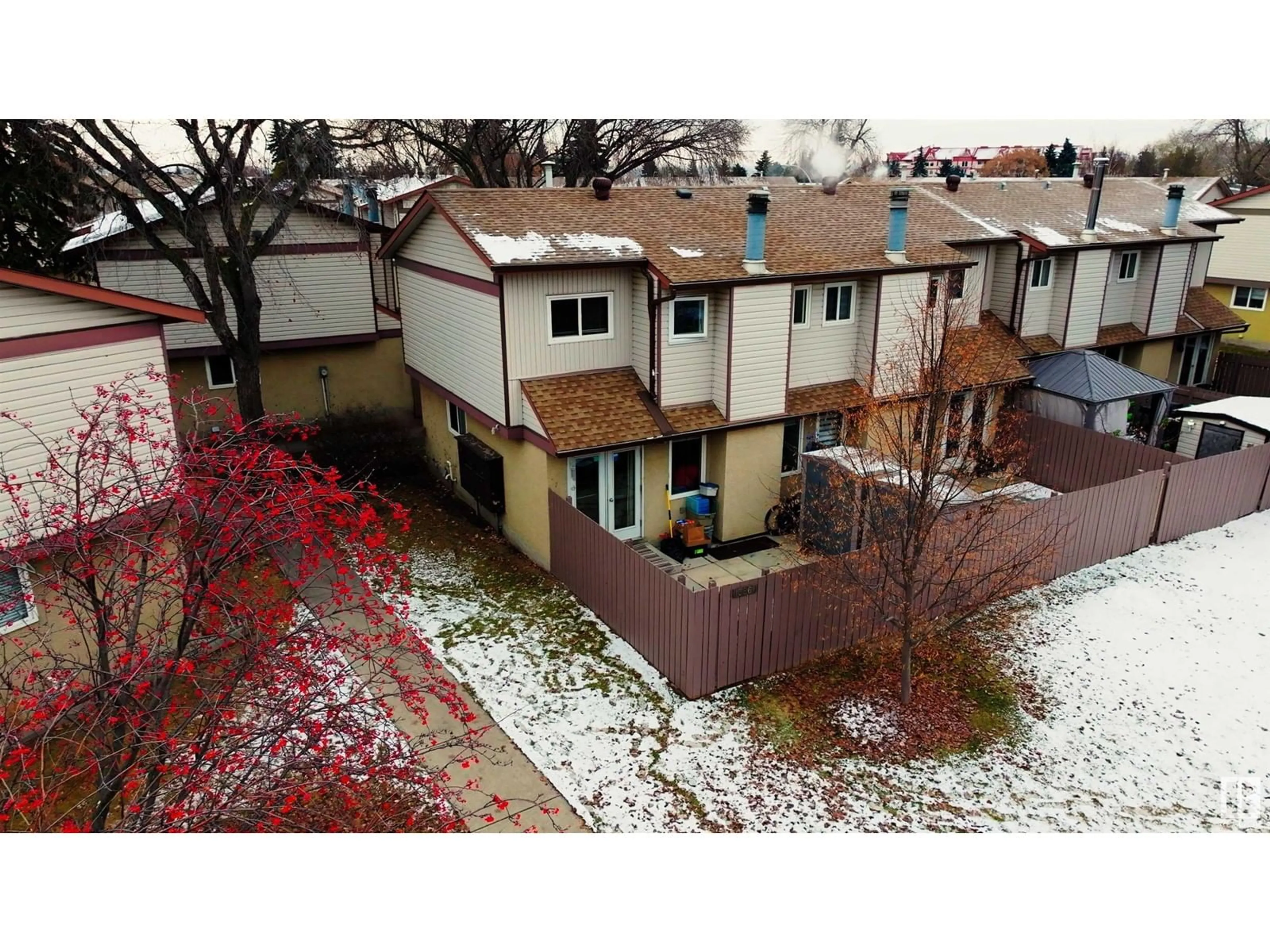 A pic from outside/outdoor area/front of a property/back of a property/a pic from drone, street for 13861 24 ST NW, Edmonton Alberta T5Y1K1