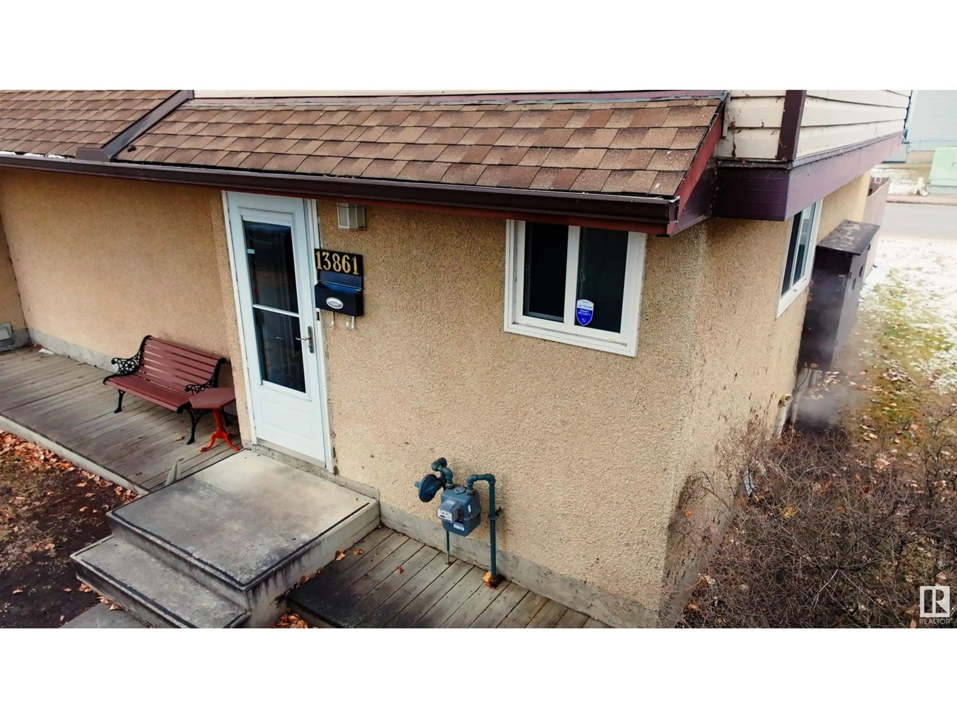 A pic from outside/outdoor area/front of a property/back of a property/a pic from drone, unknown for 13861 24 ST NW, Edmonton Alberta T5Y1K1