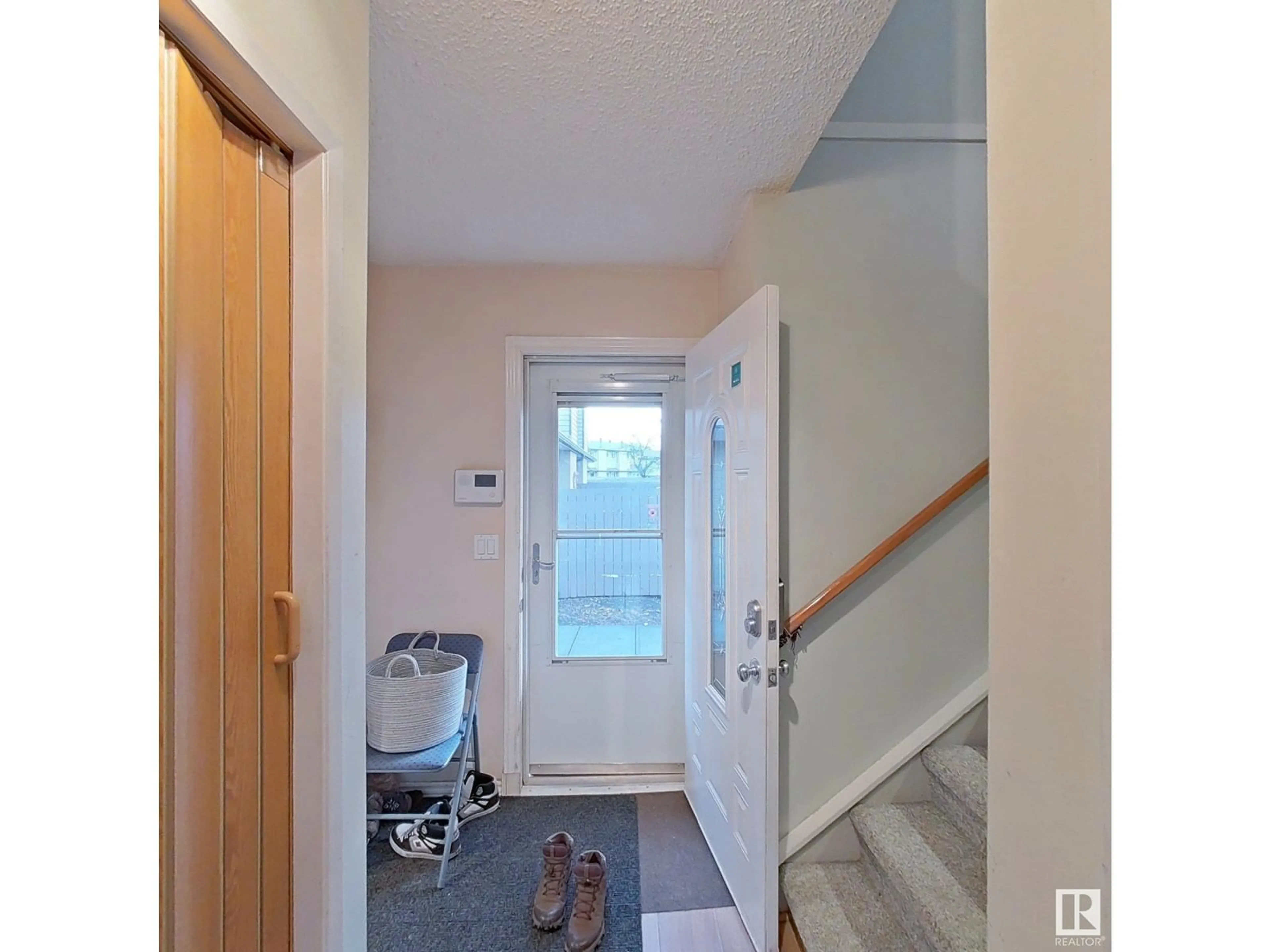 Indoor entryway for 13861 24 ST NW, Edmonton Alberta T5Y1K1