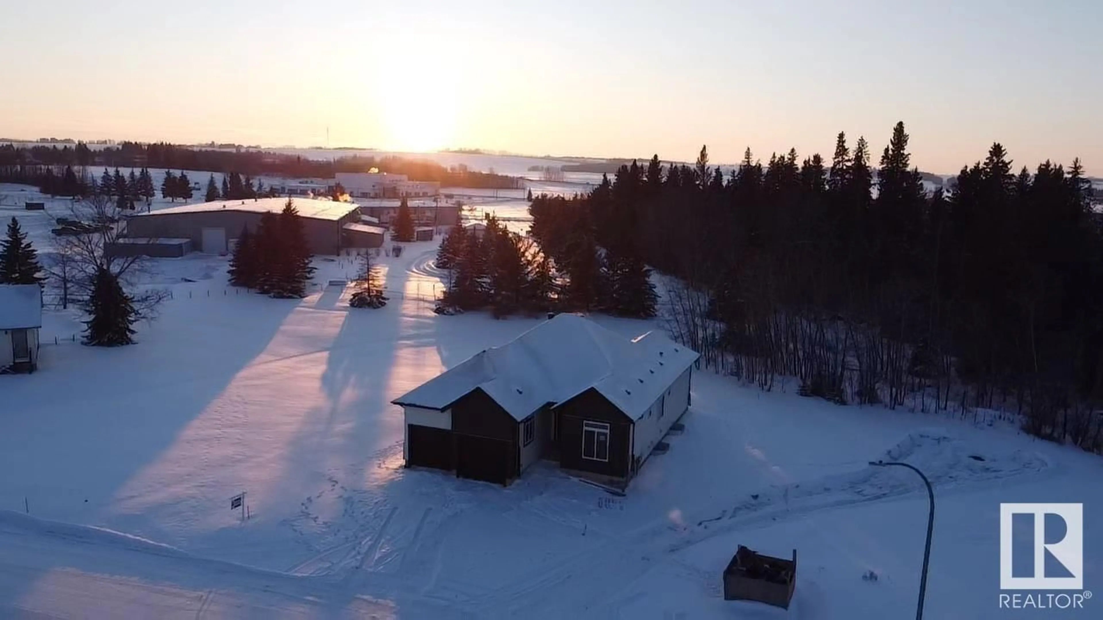 A pic from outside/outdoor area/front of a property/back of a property/a pic from drone, unknown for 5608 46 ST, Smoky Lake Town Alberta T0A3C0