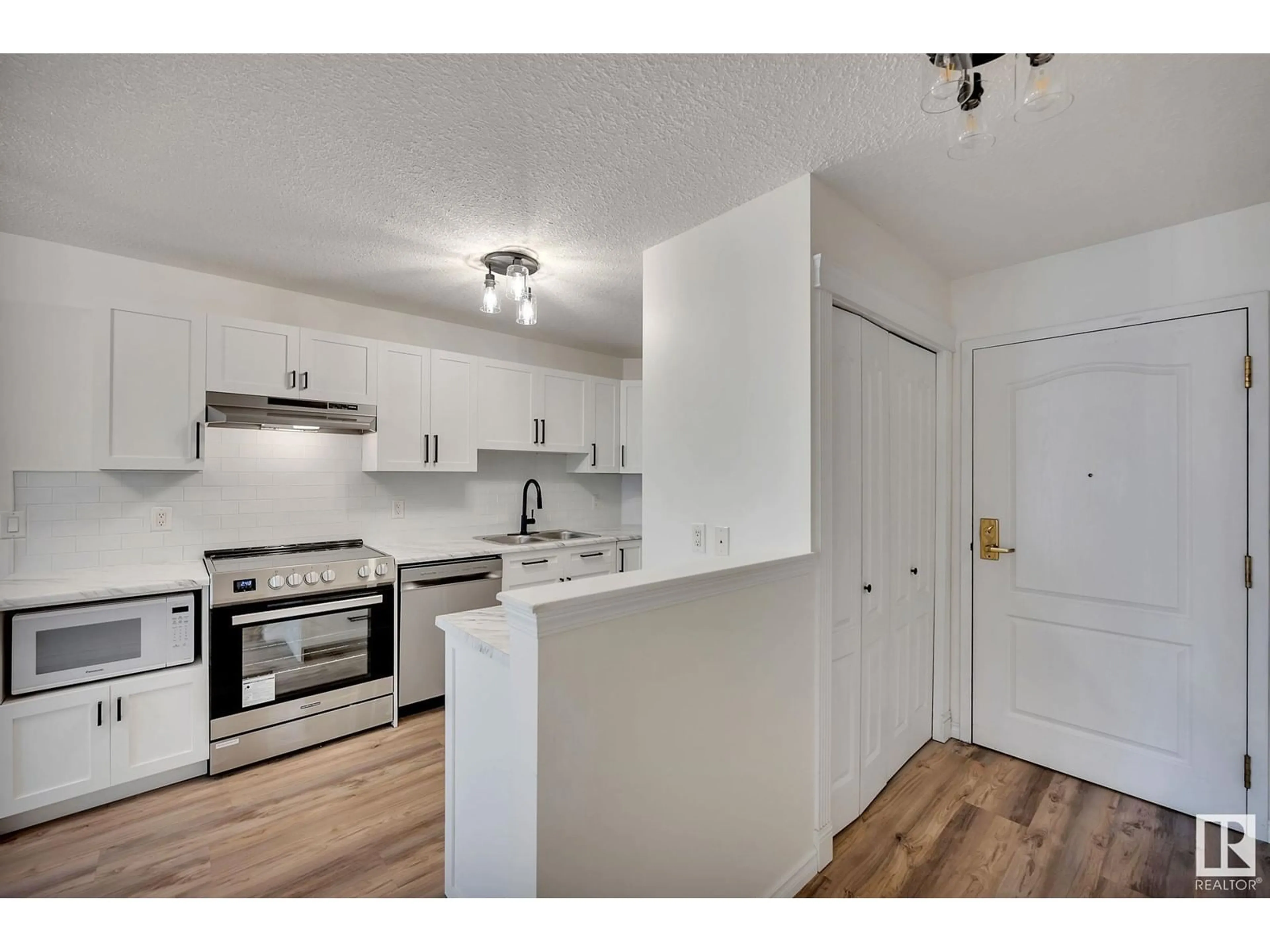 Standard kitchen, wood floors, cottage for #423 2741 55 ST NW, Edmonton Alberta T6L7G7