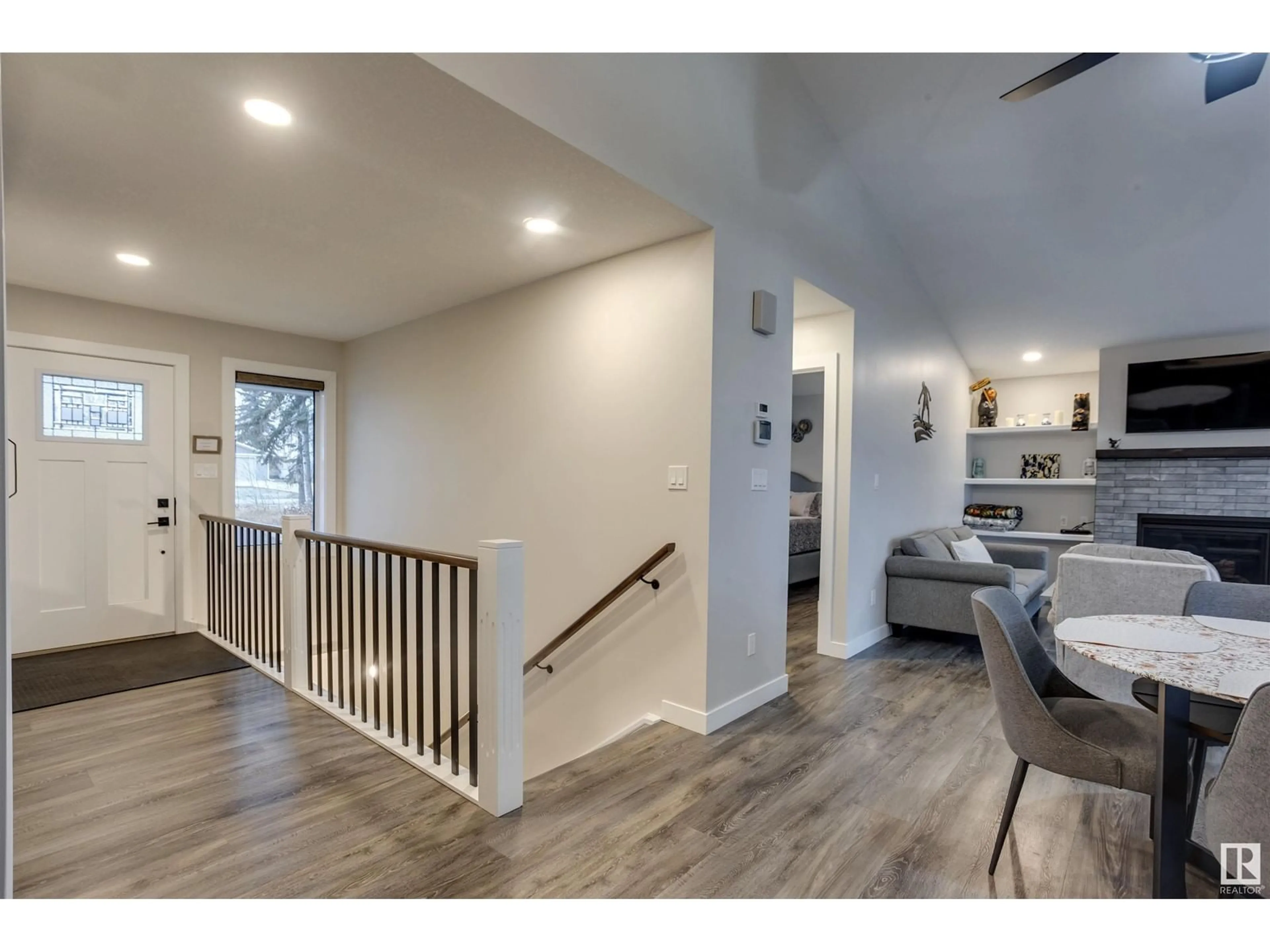 Indoor entryway for #54 - 53004 RANGE ROAD 54A, Rural Parkland County Alberta T0E2B0