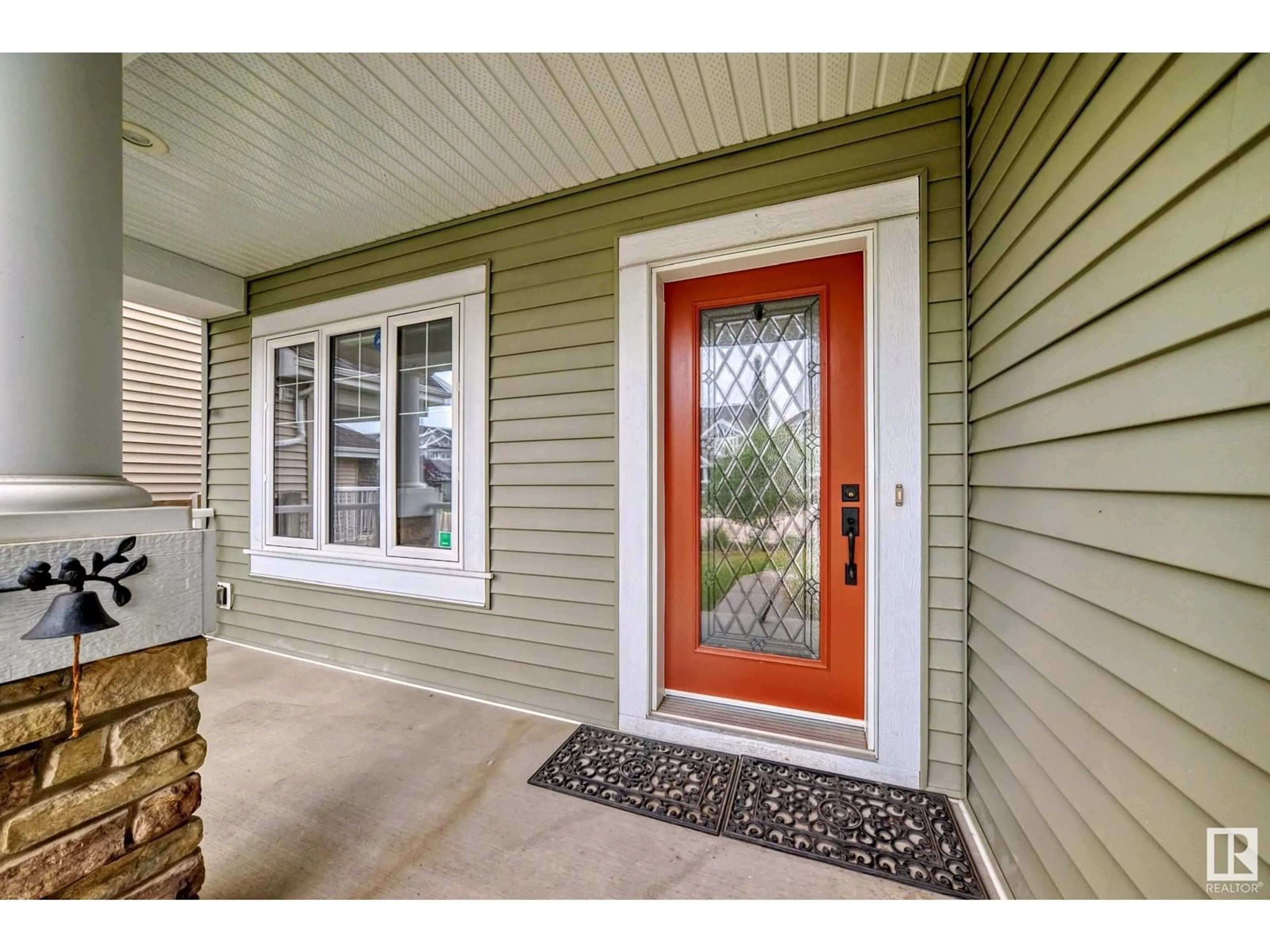 Indoor entryway, wood floors for 9031 24 AV SW, Edmonton Alberta T6X1A6