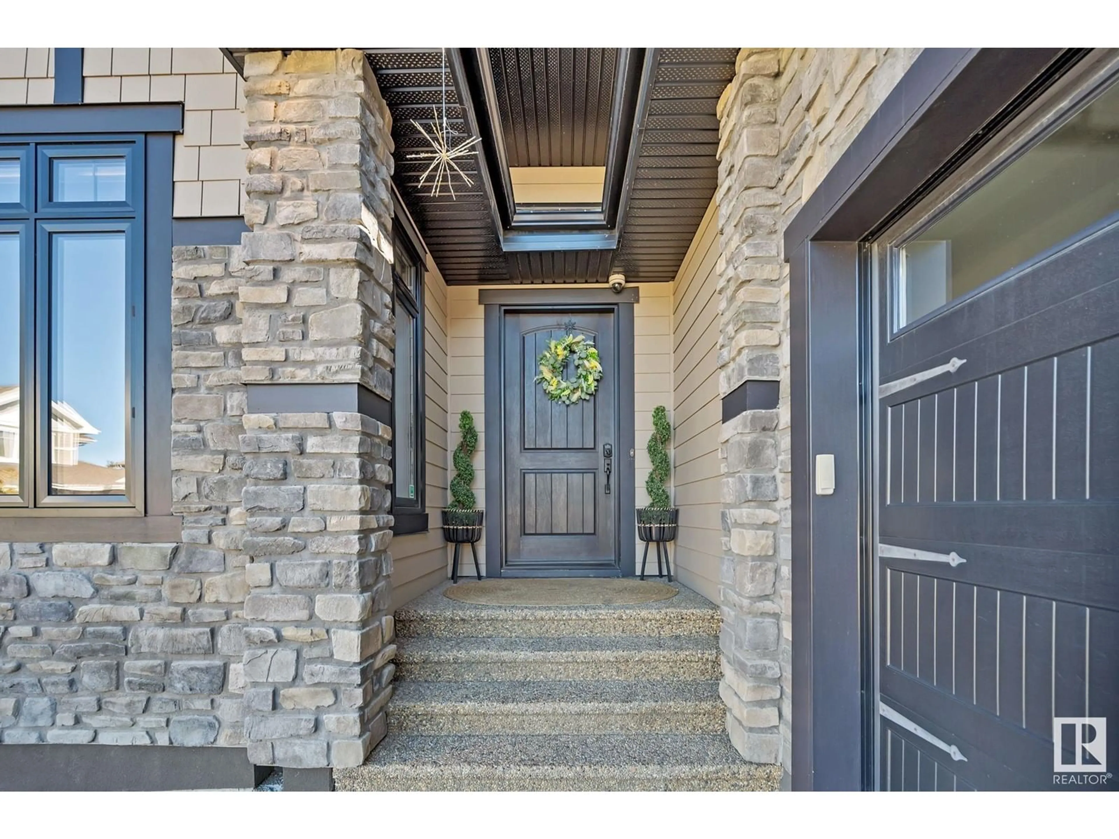 Indoor entryway, wood floors for #17 10550 ELLERSLIE RD SW, Edmonton Alberta T6W0Y2