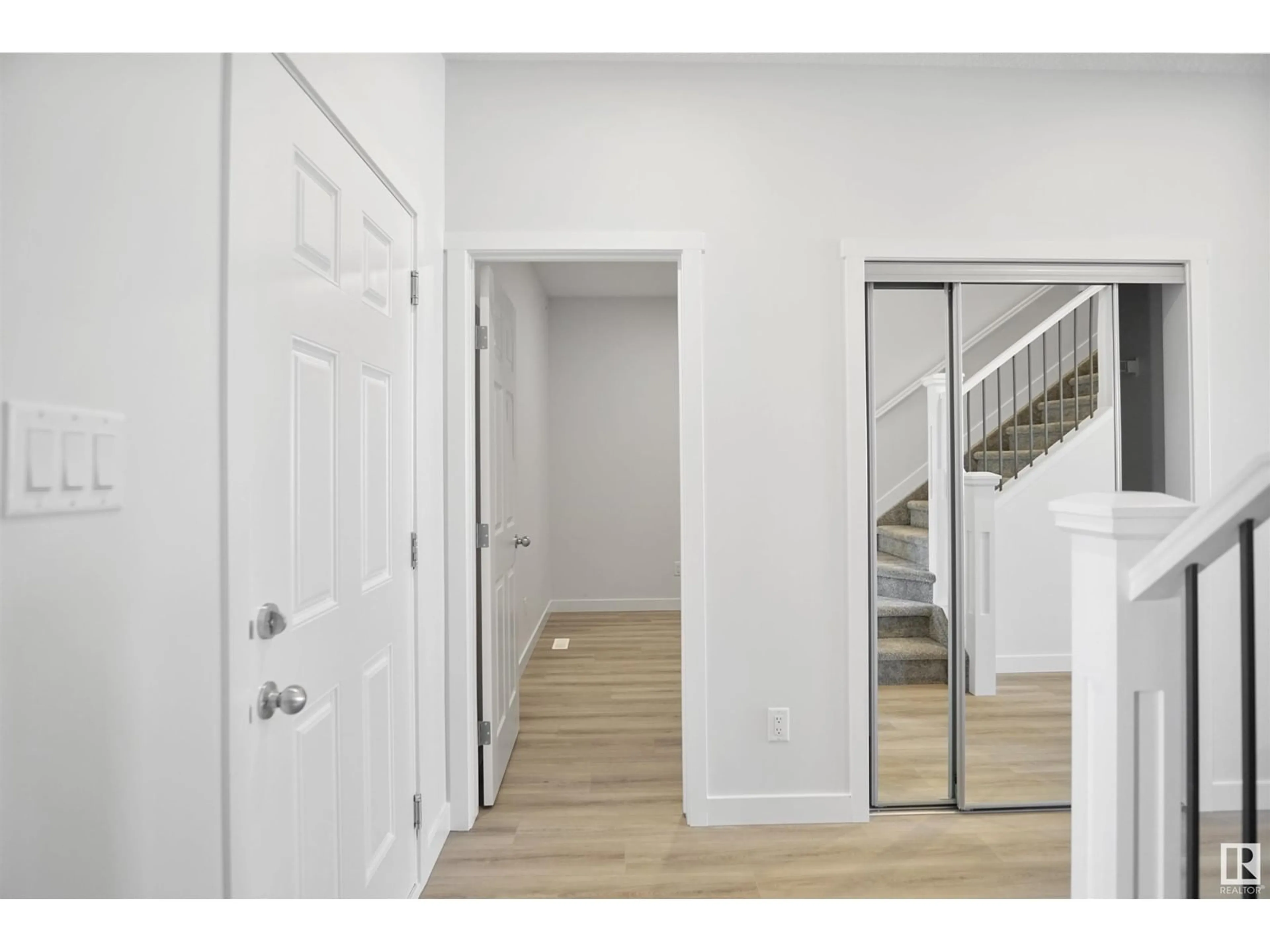 Indoor entryway, wood floors for 13044 212 ST NW, Edmonton Alberta T5Y4B7