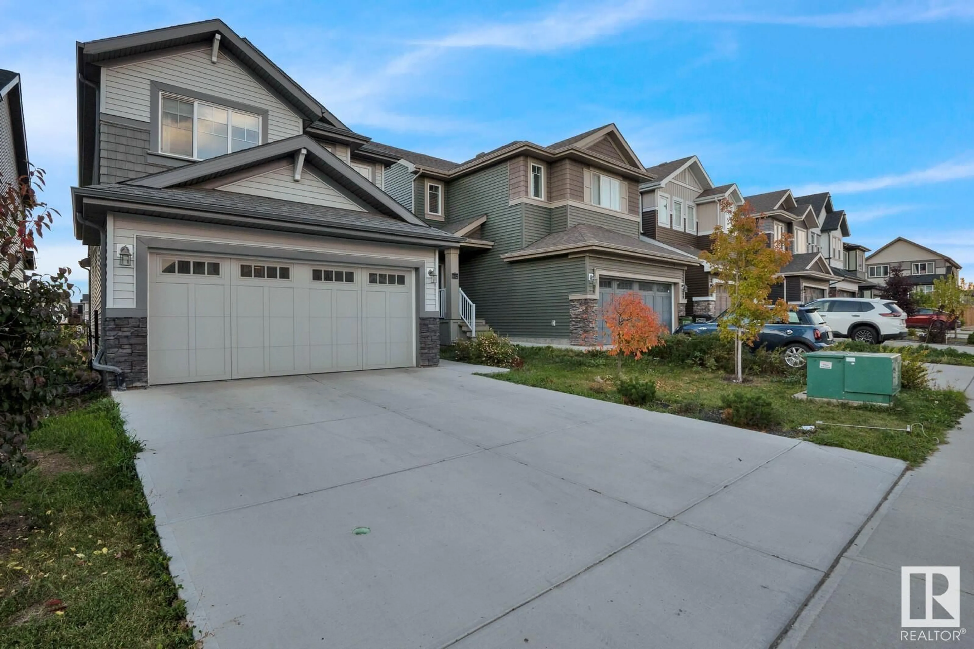 Frontside or backside of a home, the street view for 610 EAGLESON CR NW, Edmonton Alberta T6M0Y4