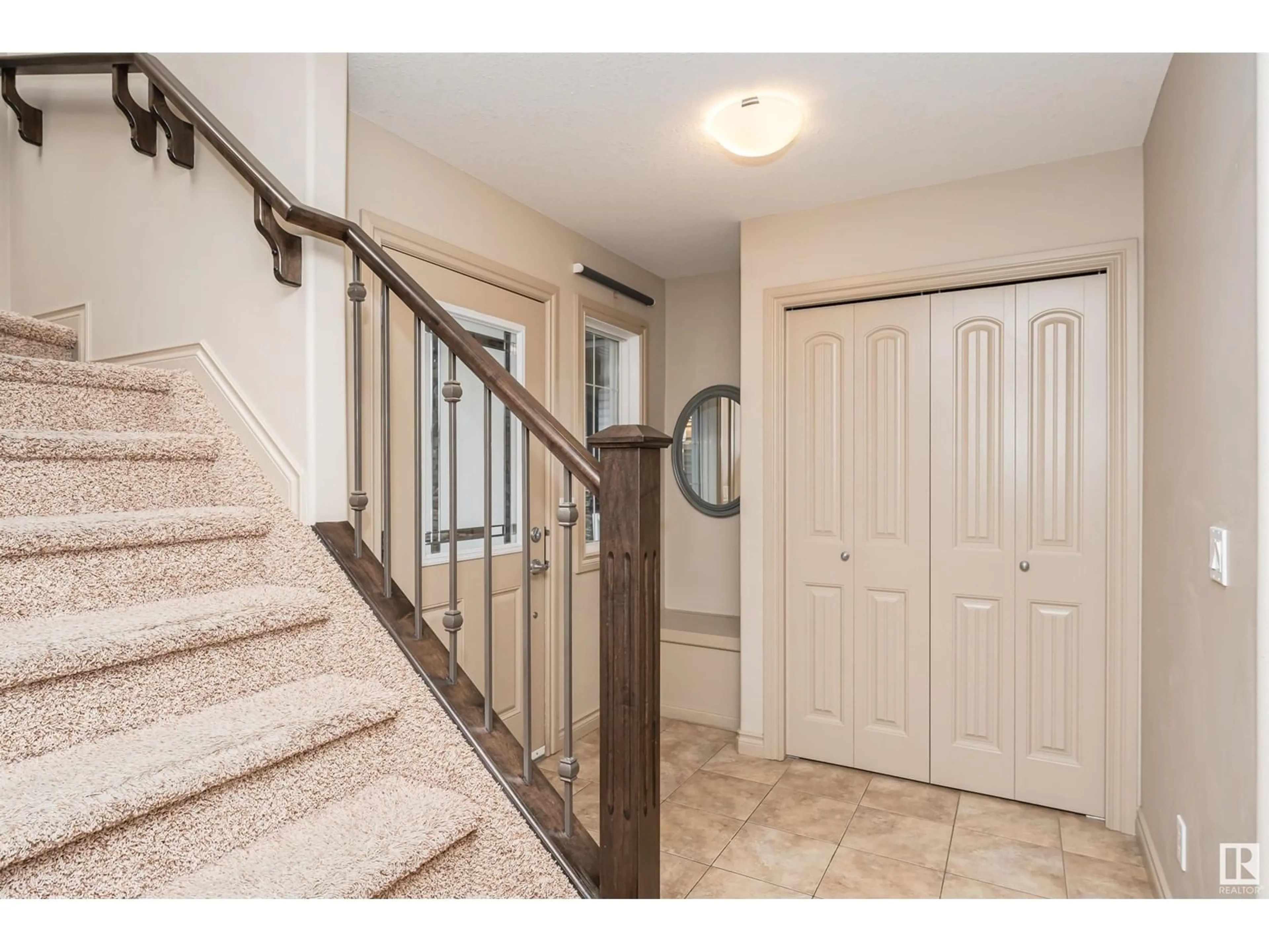 Indoor entryway, wood floors for 7330 GETTY HE NW, Edmonton Alberta T5T4L8