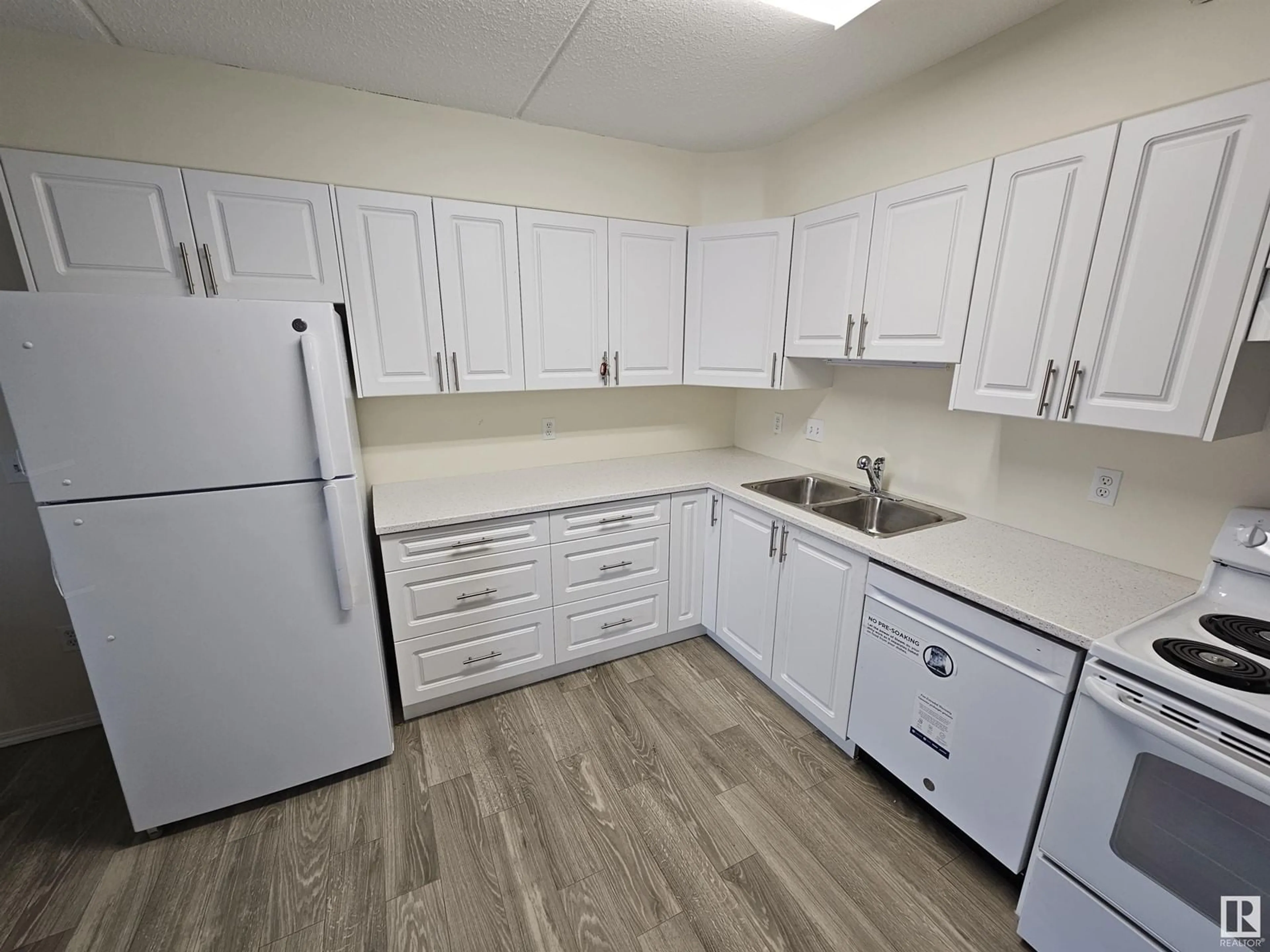 Standard kitchen, unknown for #101 4900 54 Ave, Drayton Valley Alberta T7A1V8