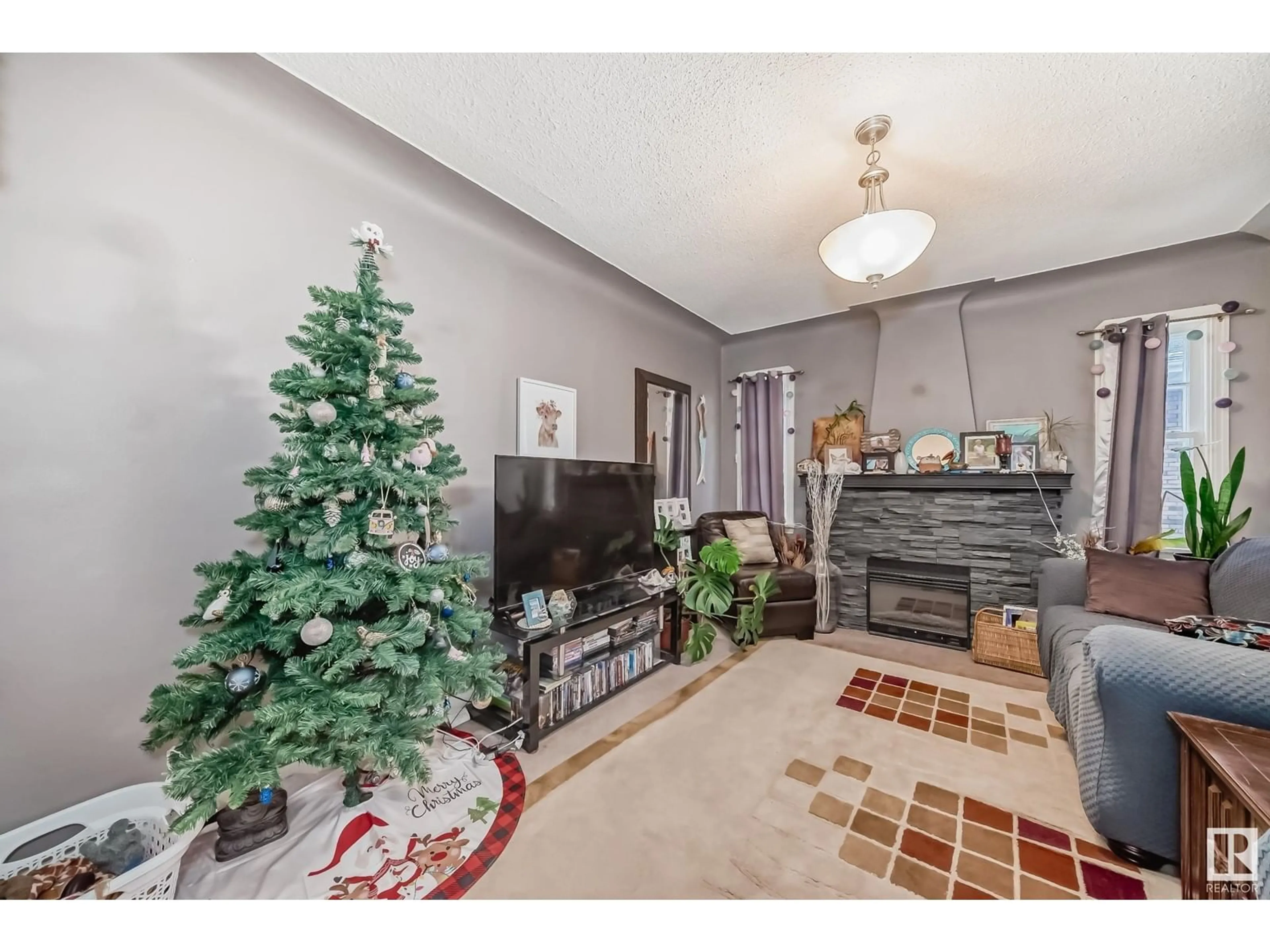 Living room, not visible floor for 12430 76 ST NW, Edmonton Alberta T5B2E7