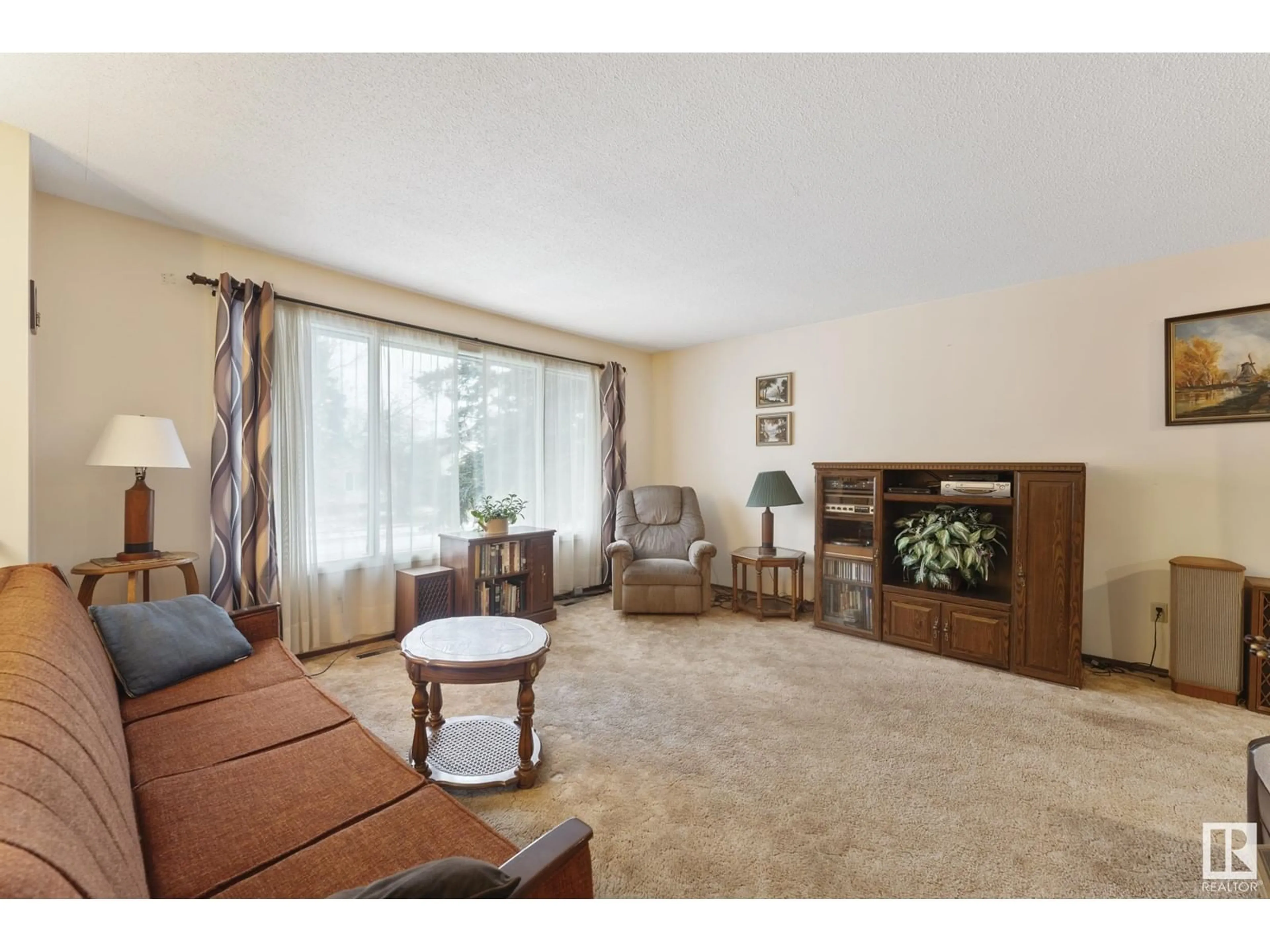 Living room, carpet floors for 5309 56 ST, Cold Lake Alberta T9M1R4