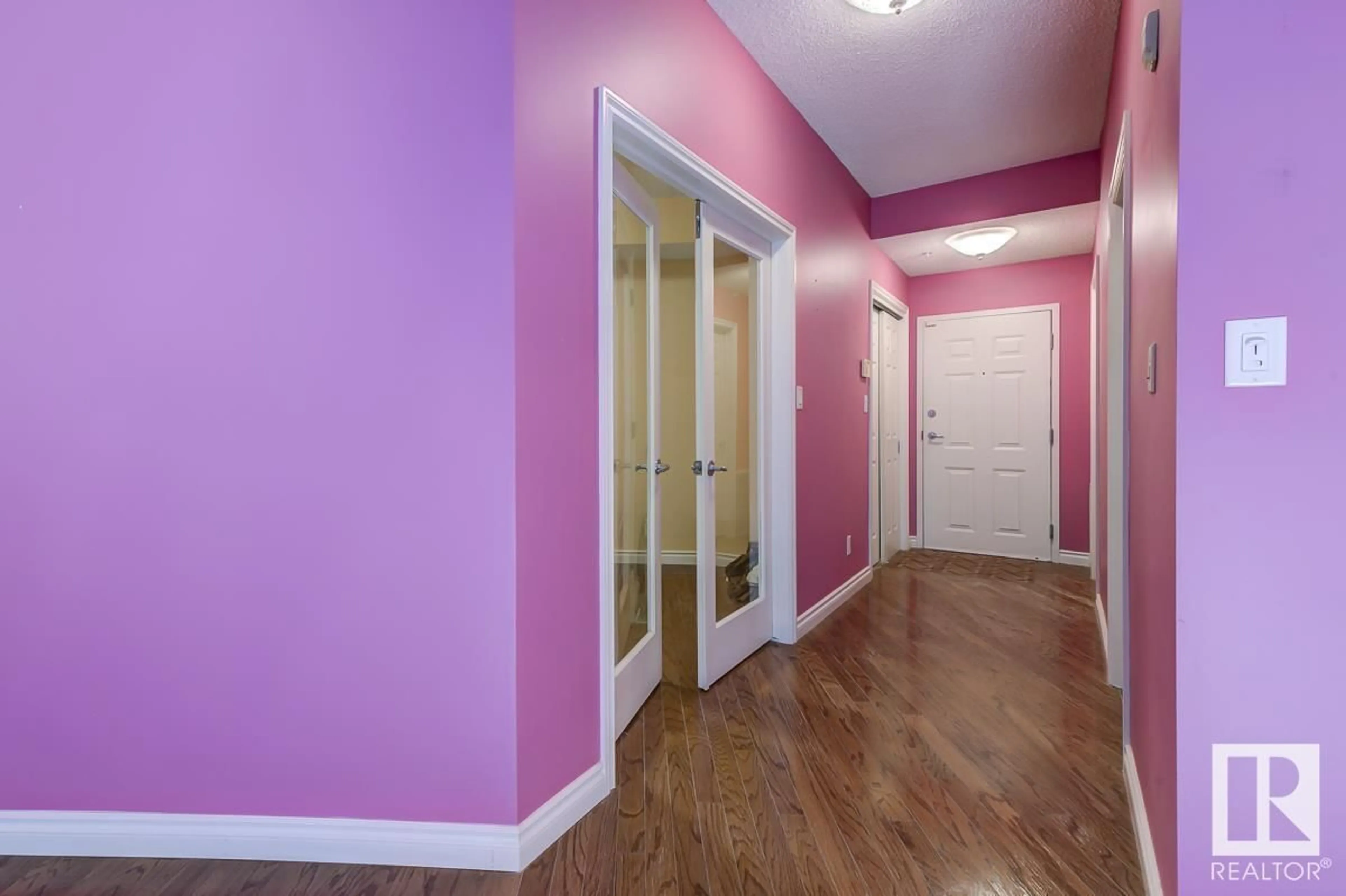 Indoor entryway, wood floors for #201 10108 125 ST NW, Edmonton Alberta T5N4B6