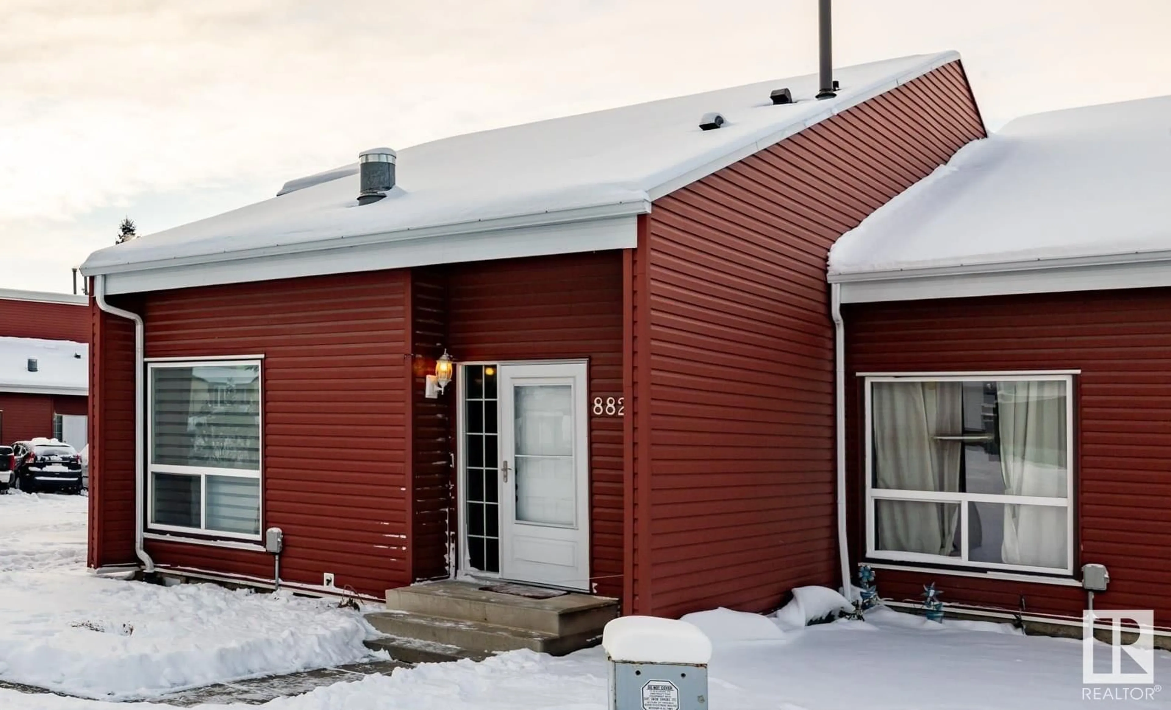 A pic from exterior of the house or condo, the front or back of building for 882 LEE RIDGE RD NW, Edmonton Alberta T6K0R2