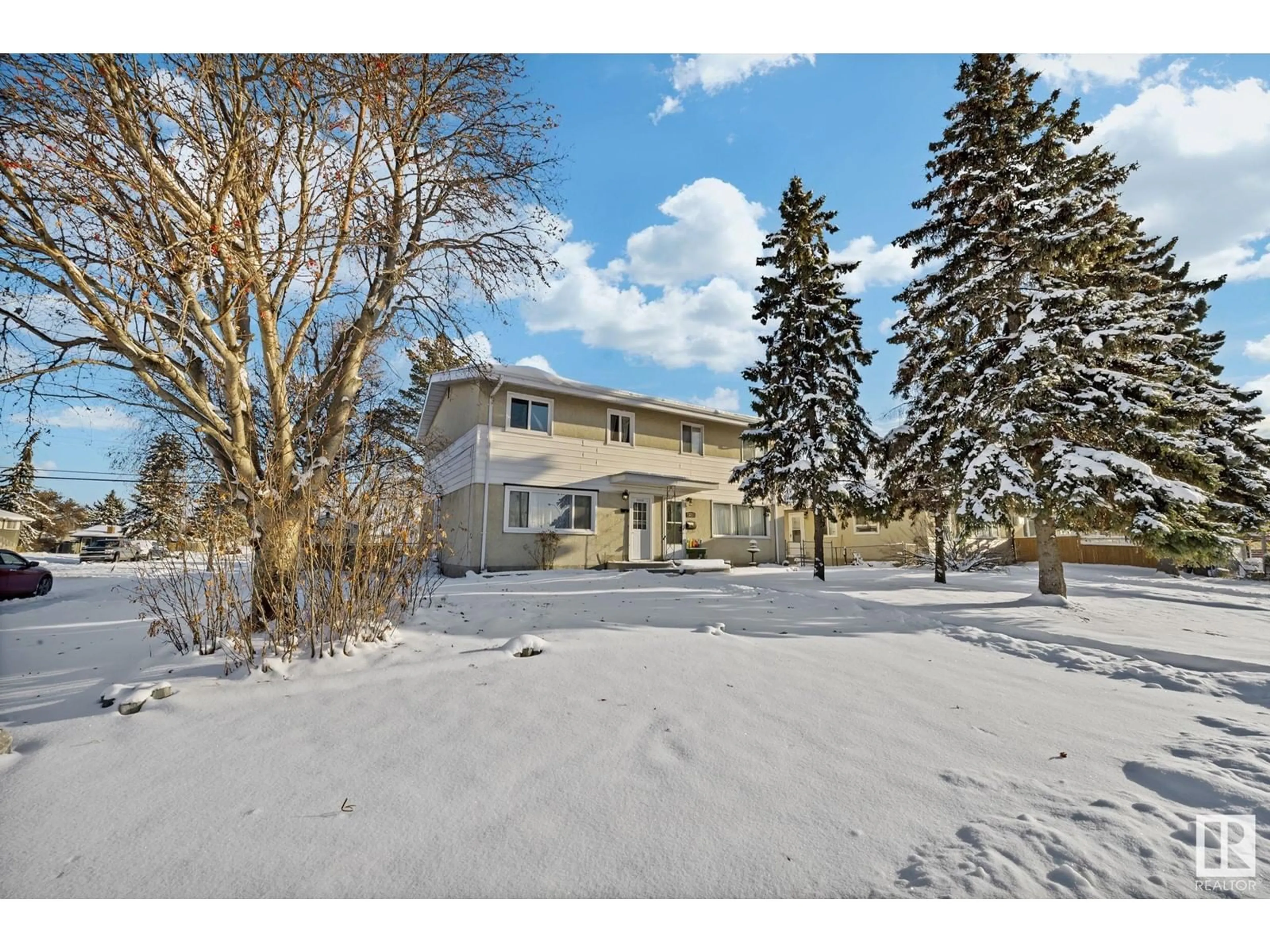 A pic from exterior of the house or condo, the fenced backyard for 13213 95 ST NW, Edmonton Alberta T5E3Y2