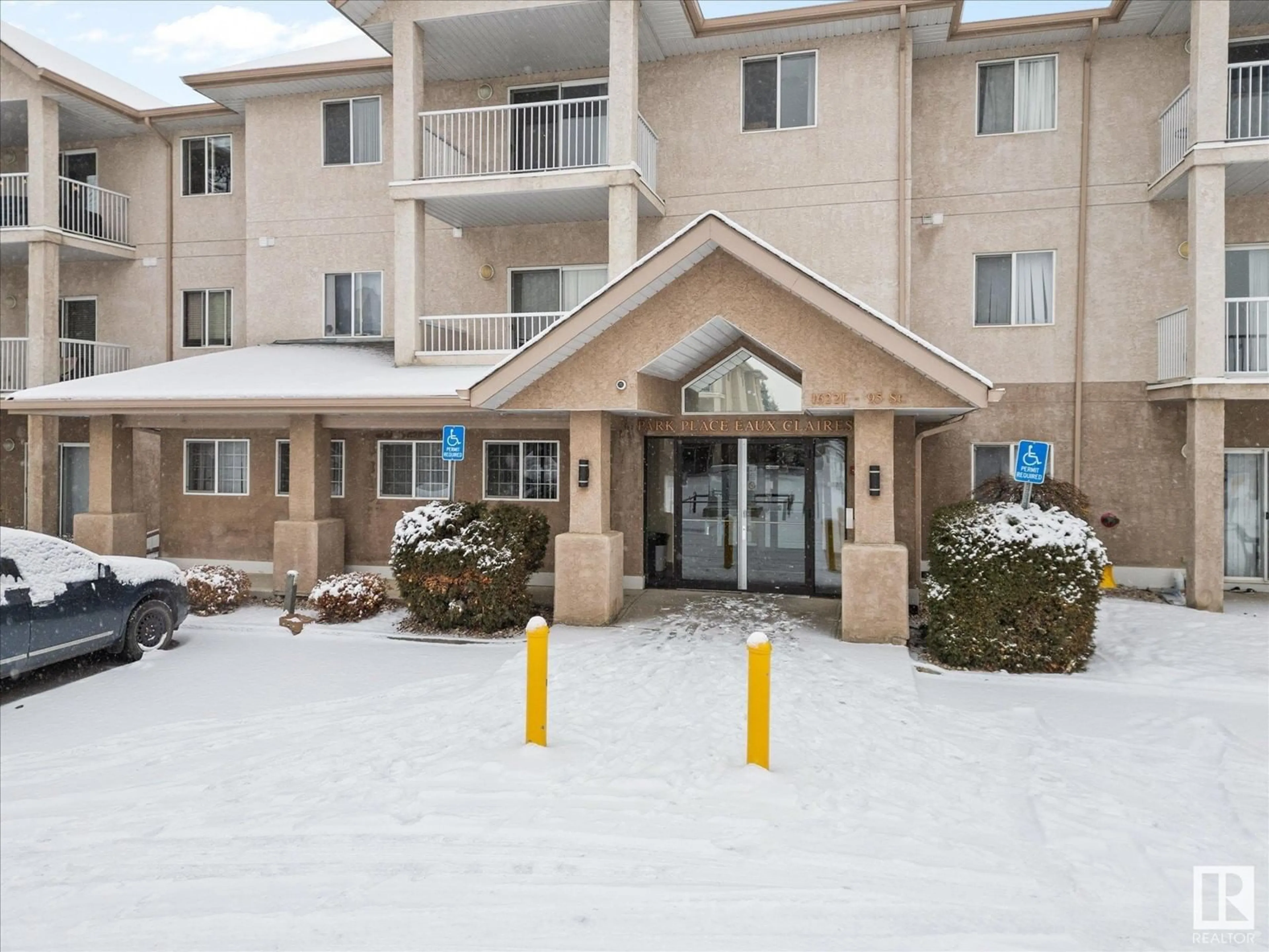 Indoor foyer for #238 16221 95 ST NW, Edmonton Alberta T5Z3V3