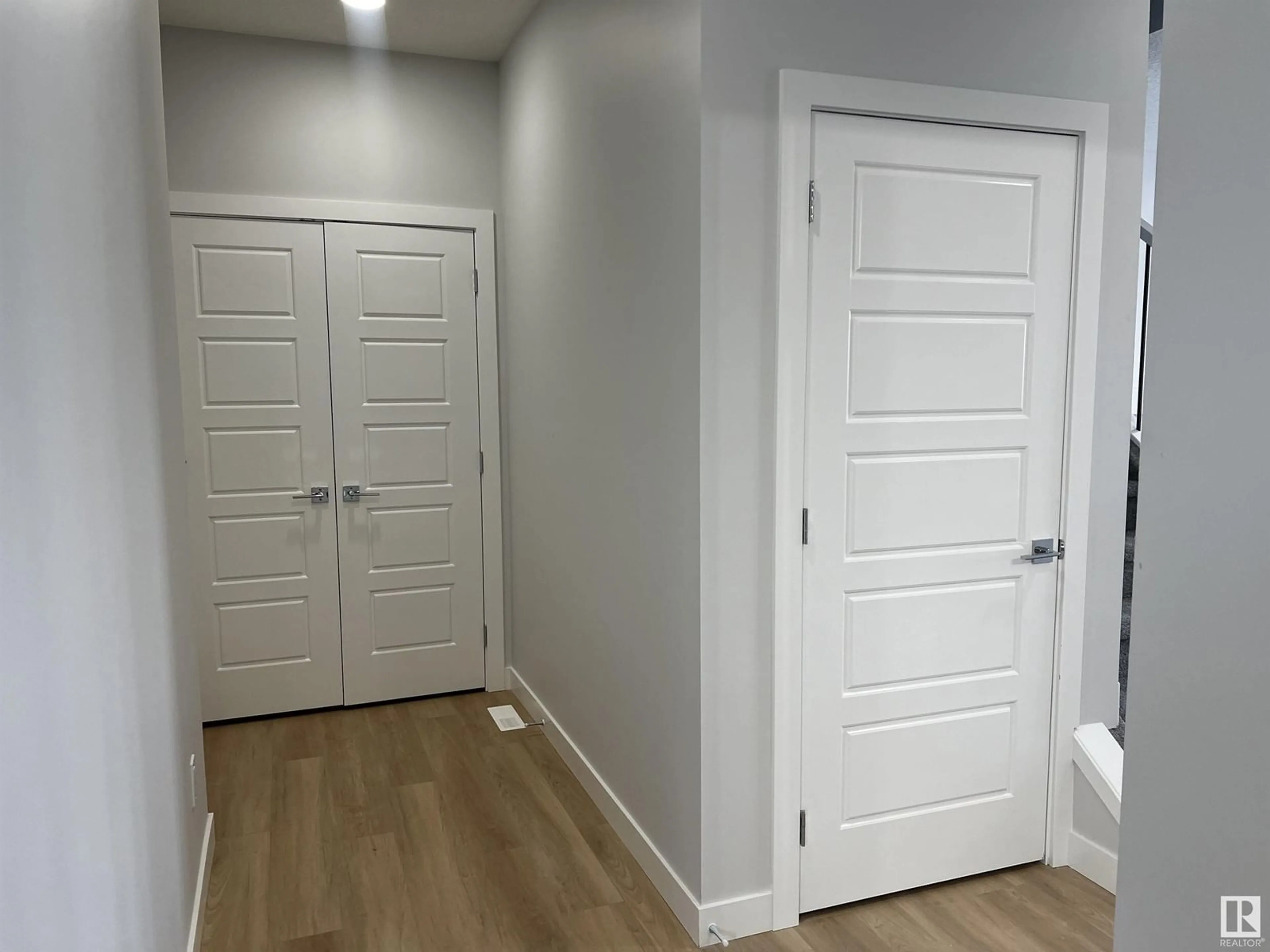 Indoor entryway, wood floors for 3225 Magpie Link NW, Edmonton Alberta T5S0V4