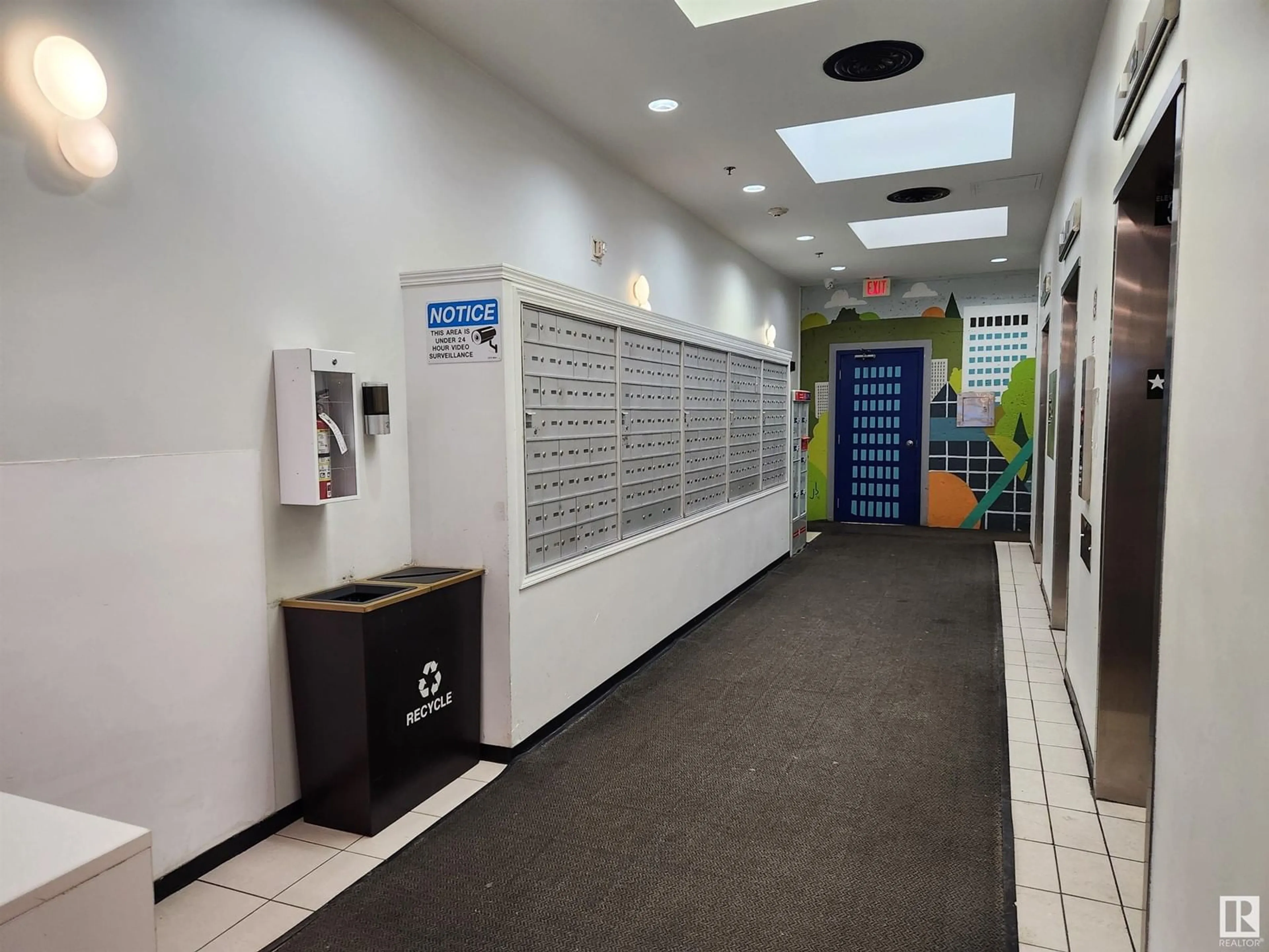 Indoor foyer for 10024 - 505 JASPER AV NW, Edmonton Alberta T5J1R9