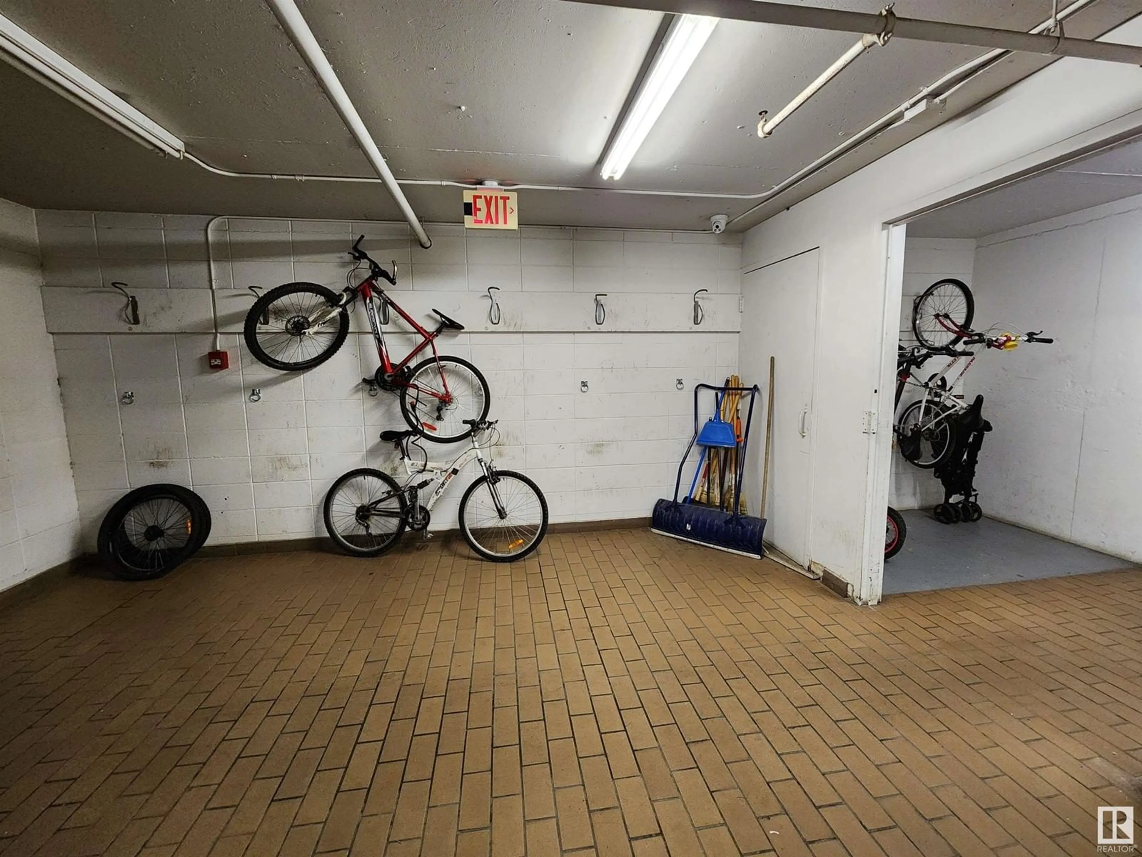 Indoor garage for 10024 - 505 JASPER AV NW, Edmonton Alberta T5J1R9