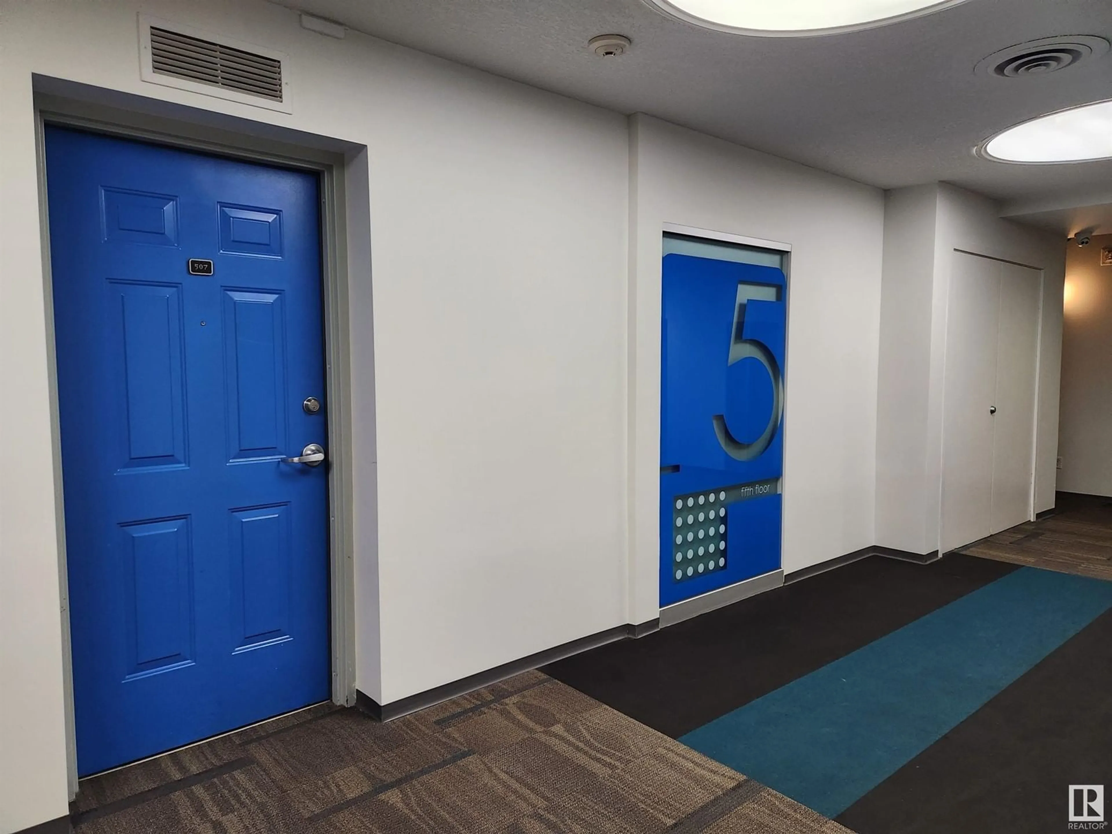 Indoor foyer for 10024 - 505 JASPER AV NW, Edmonton Alberta T5J1R9
