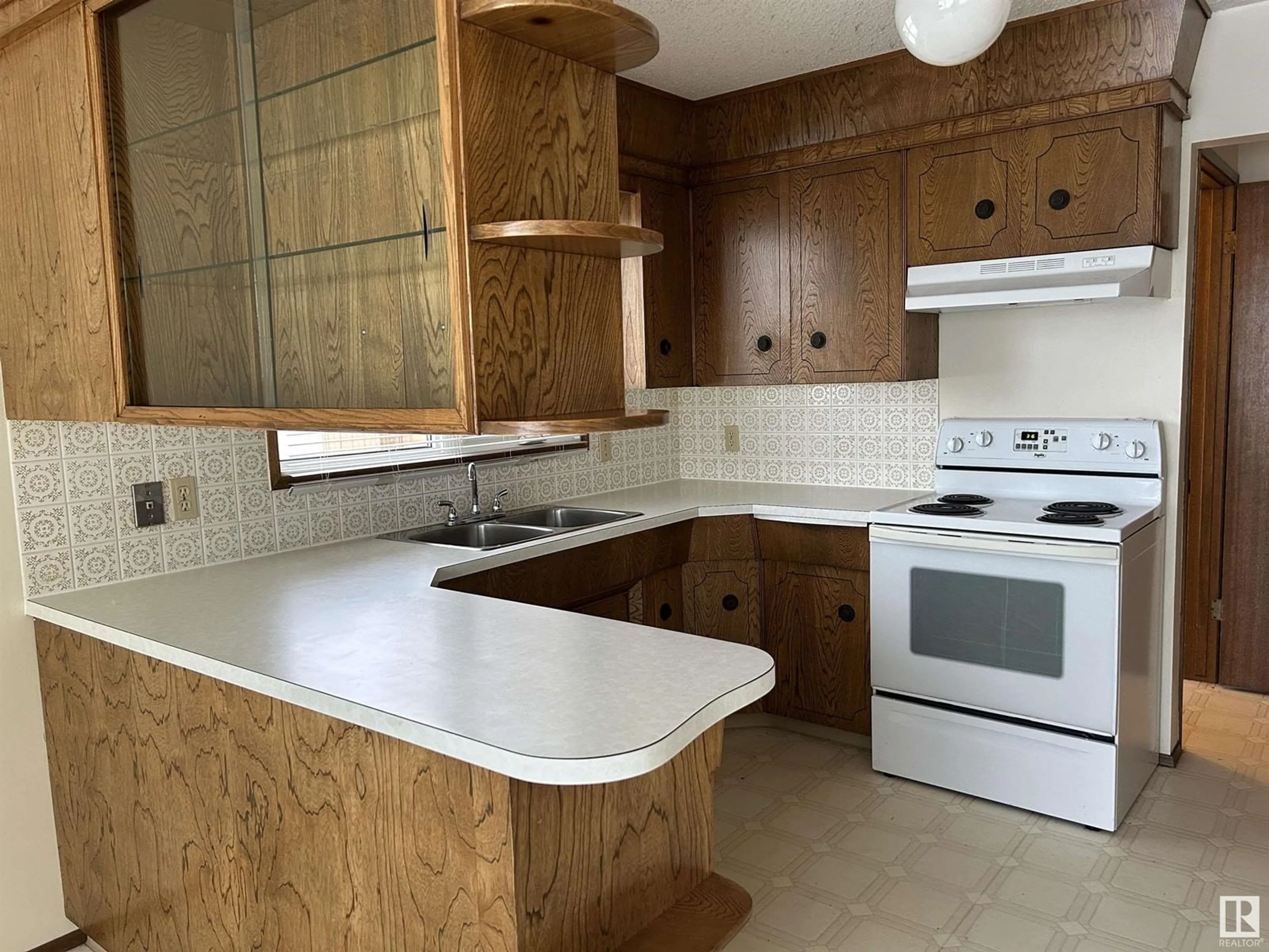 Standard kitchen, unknown for 5020 59 ST, Redwater Alberta T0A2W0