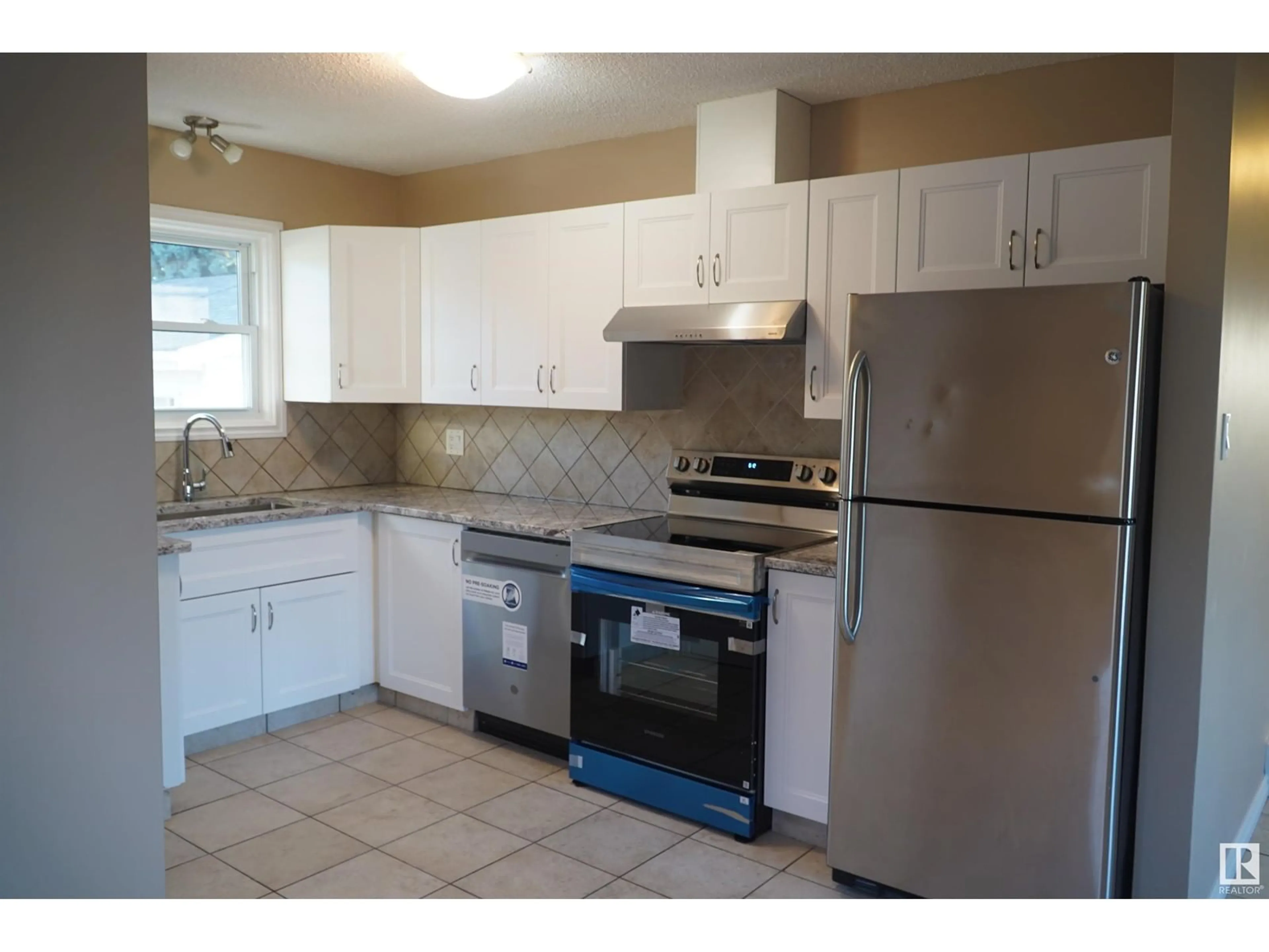 Standard kitchen, wood floors, cottage for 11827 132 AV NW, Edmonton Alberta T5E1A8