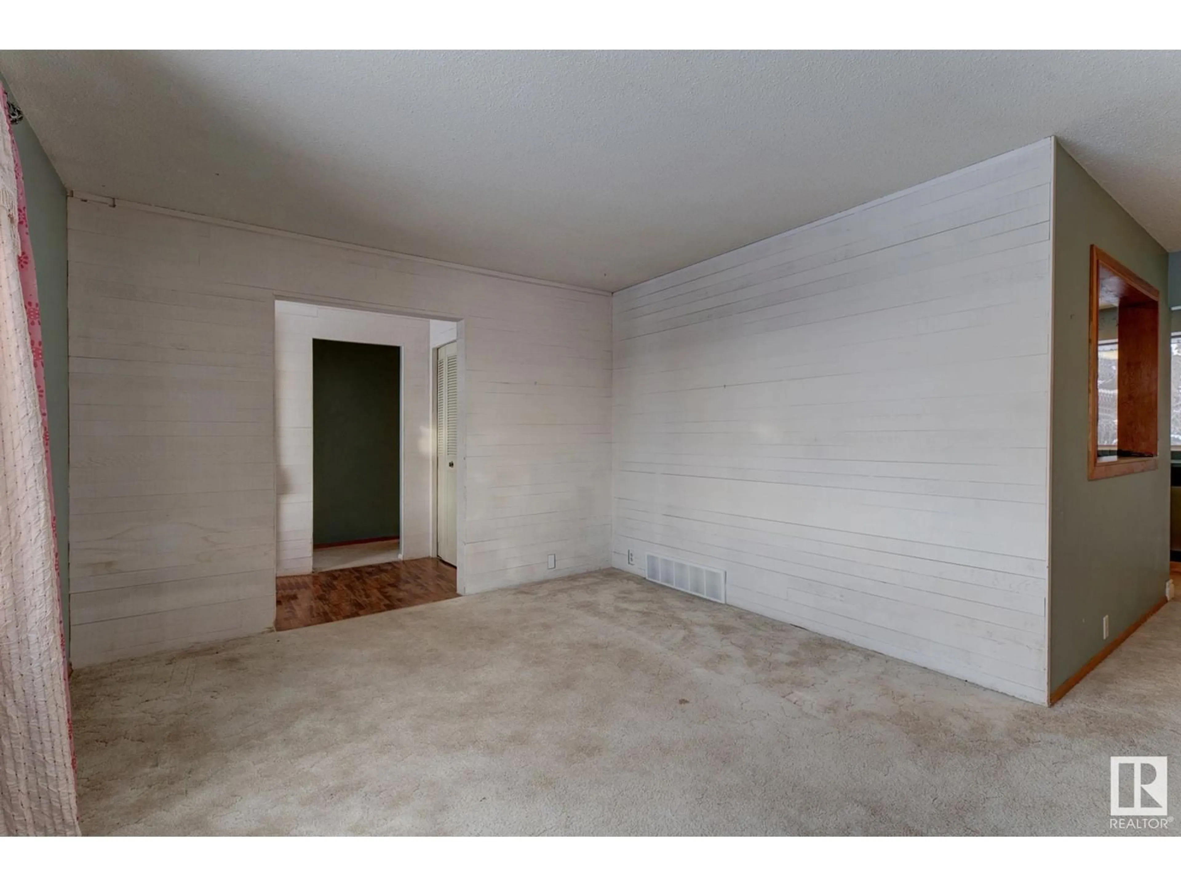 A pic of a room, unknown floor for 19 Grenfell AV, St. Albert Alberta T8N0Y9