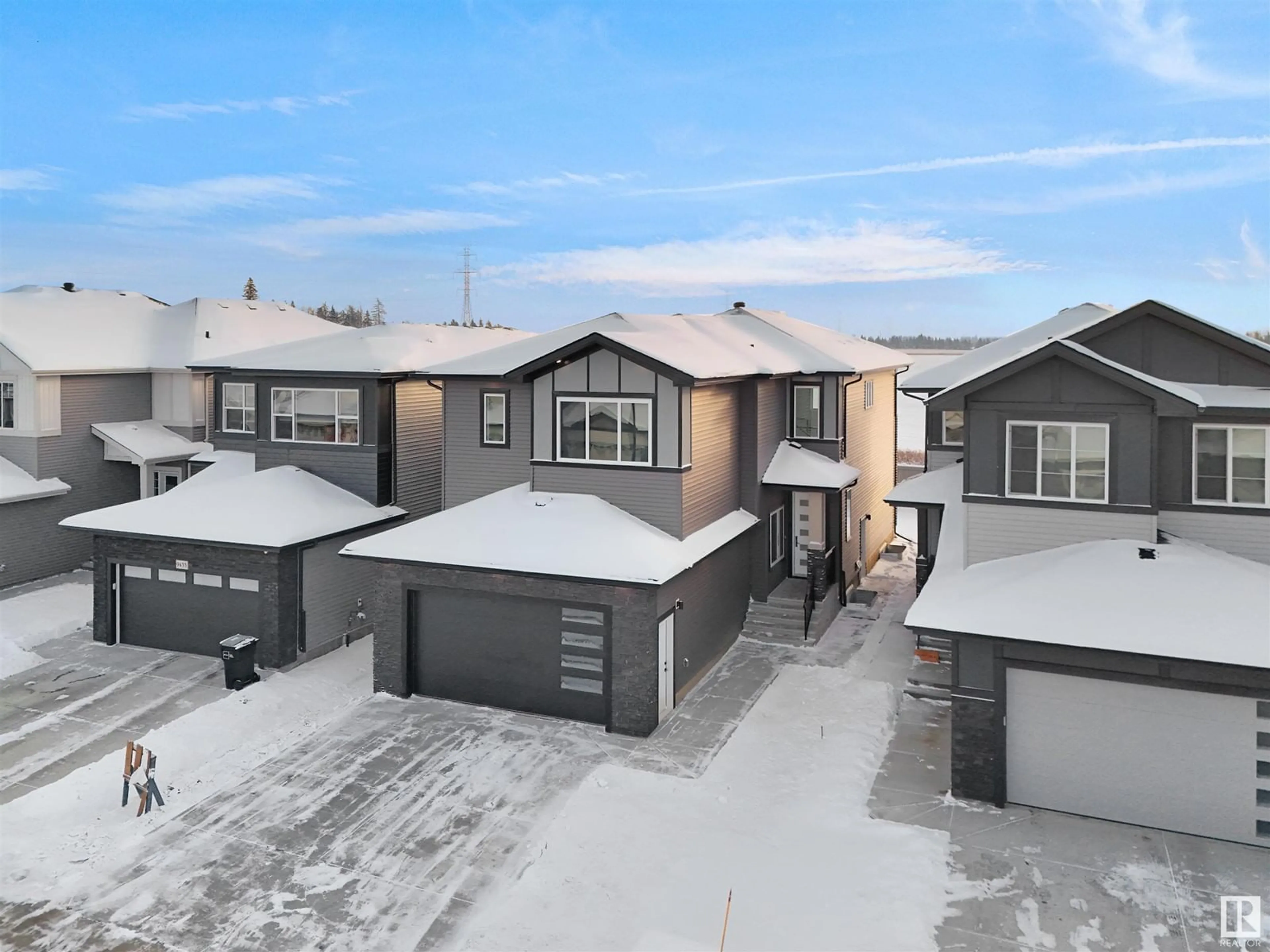 Frontside or backside of a home, the street view for 9457 PEAR CR SW, Edmonton Alberta T6X2Z6