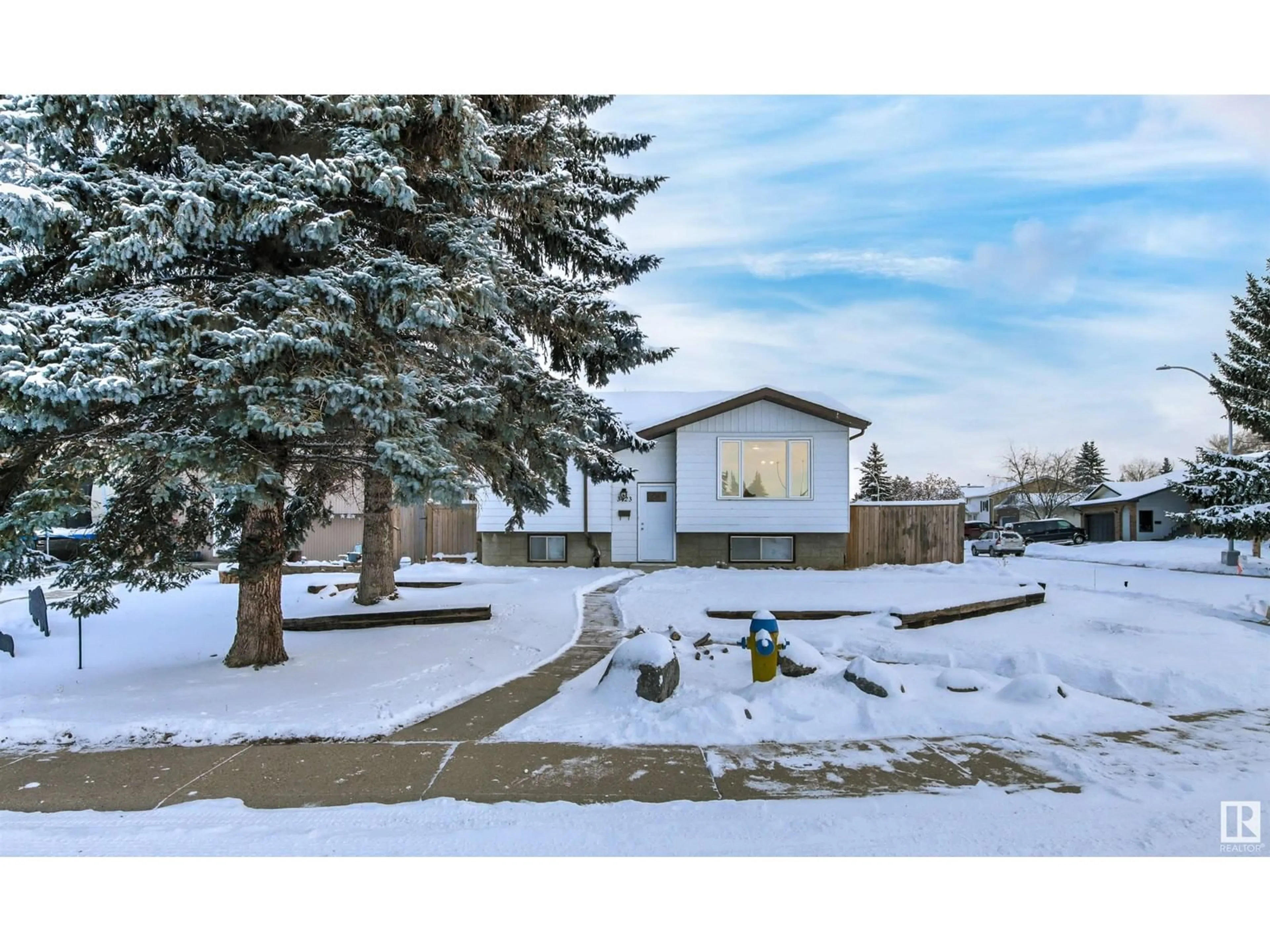 A pic from exterior of the house or condo, the fenced backyard for 3423 42 ST NW, Edmonton Alberta T6L3Z4