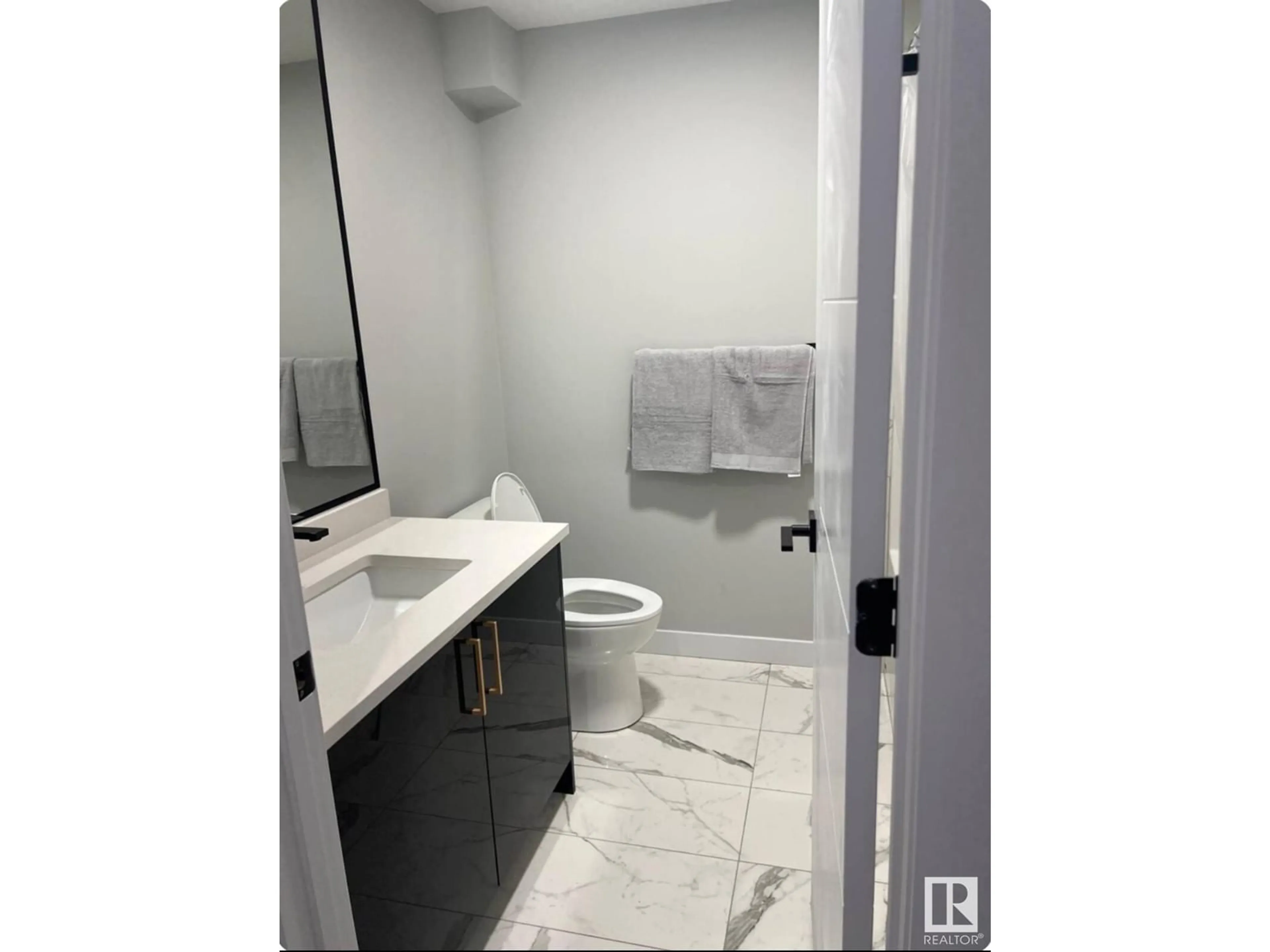 Standard bathroom, ceramic/tile floor for 17124 68 ST NW, Edmonton Alberta T5Z0W3